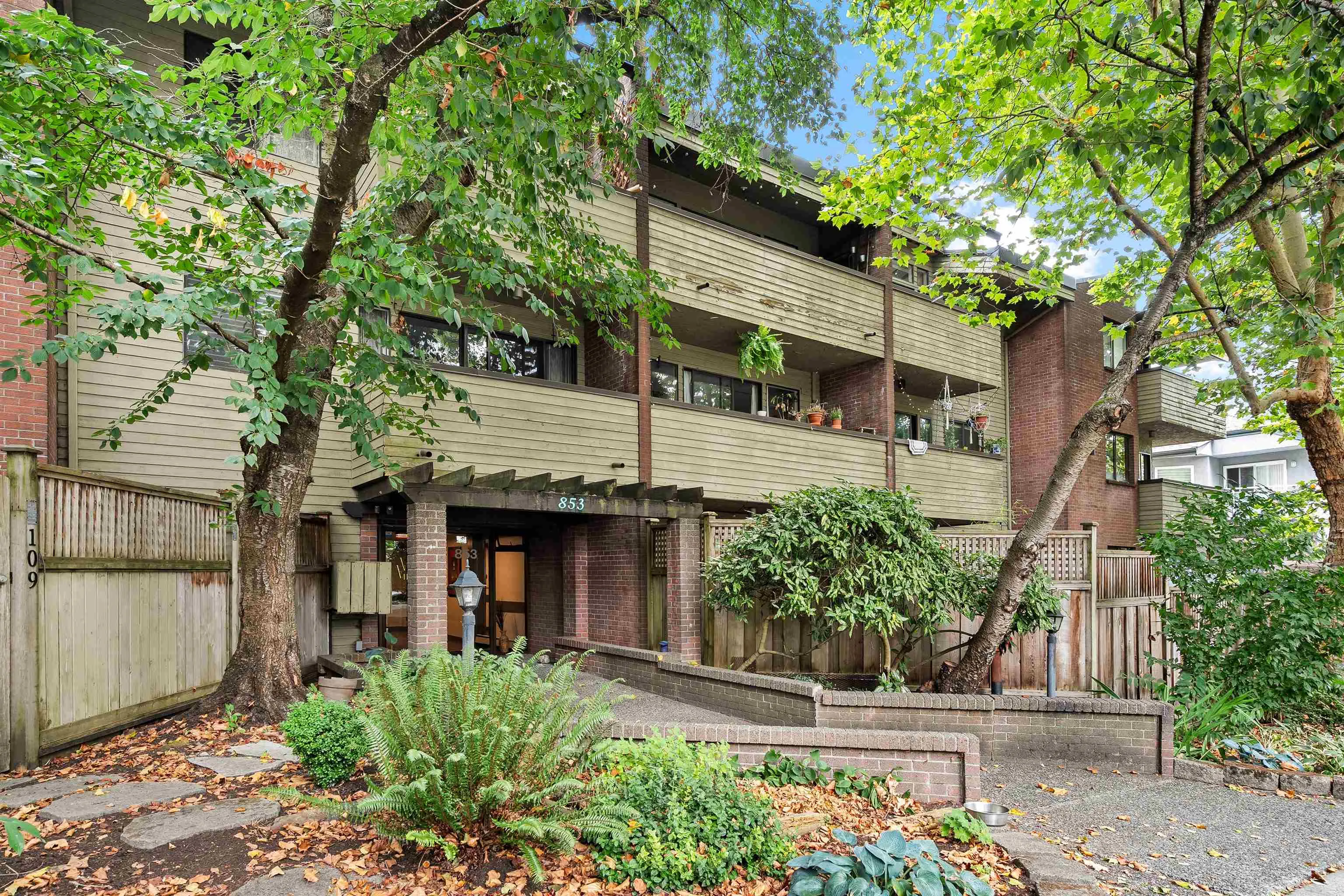 853 E 7 Avenue #206