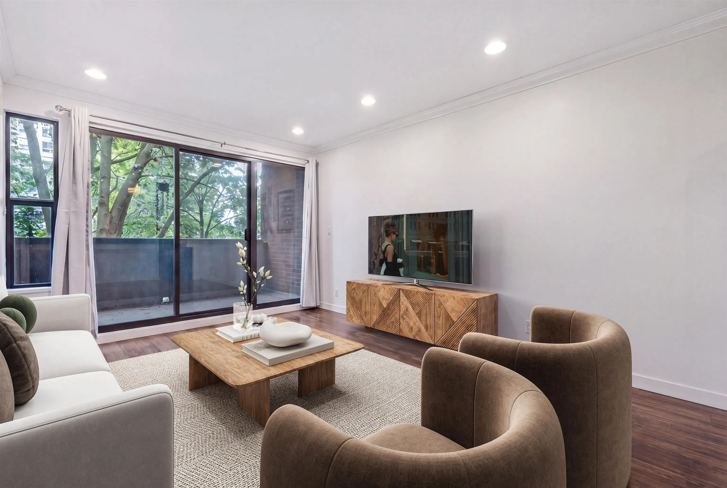 853 E 7 Avenue #206