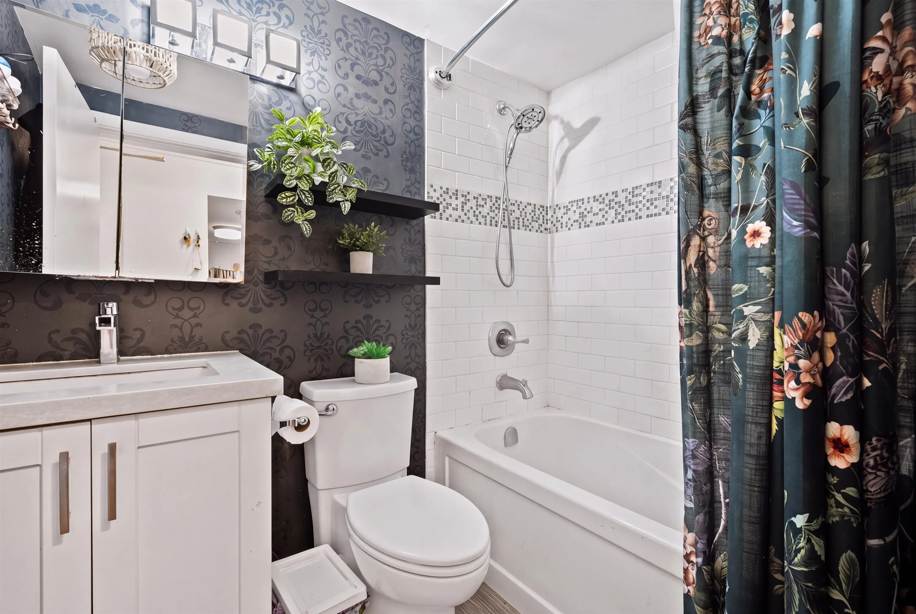 853 E 7 Avenue #206