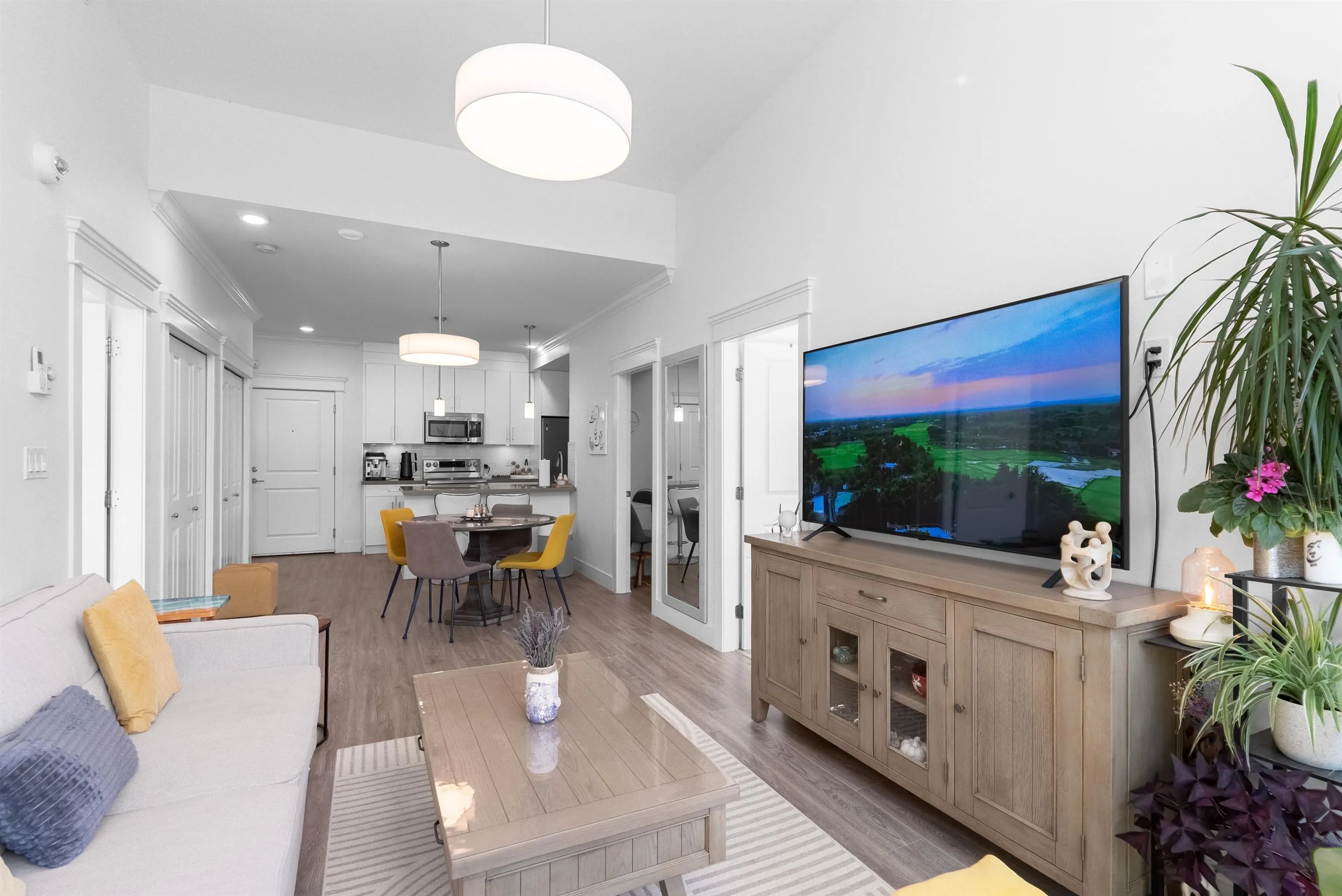 2389 Hawthorne Avenue #401