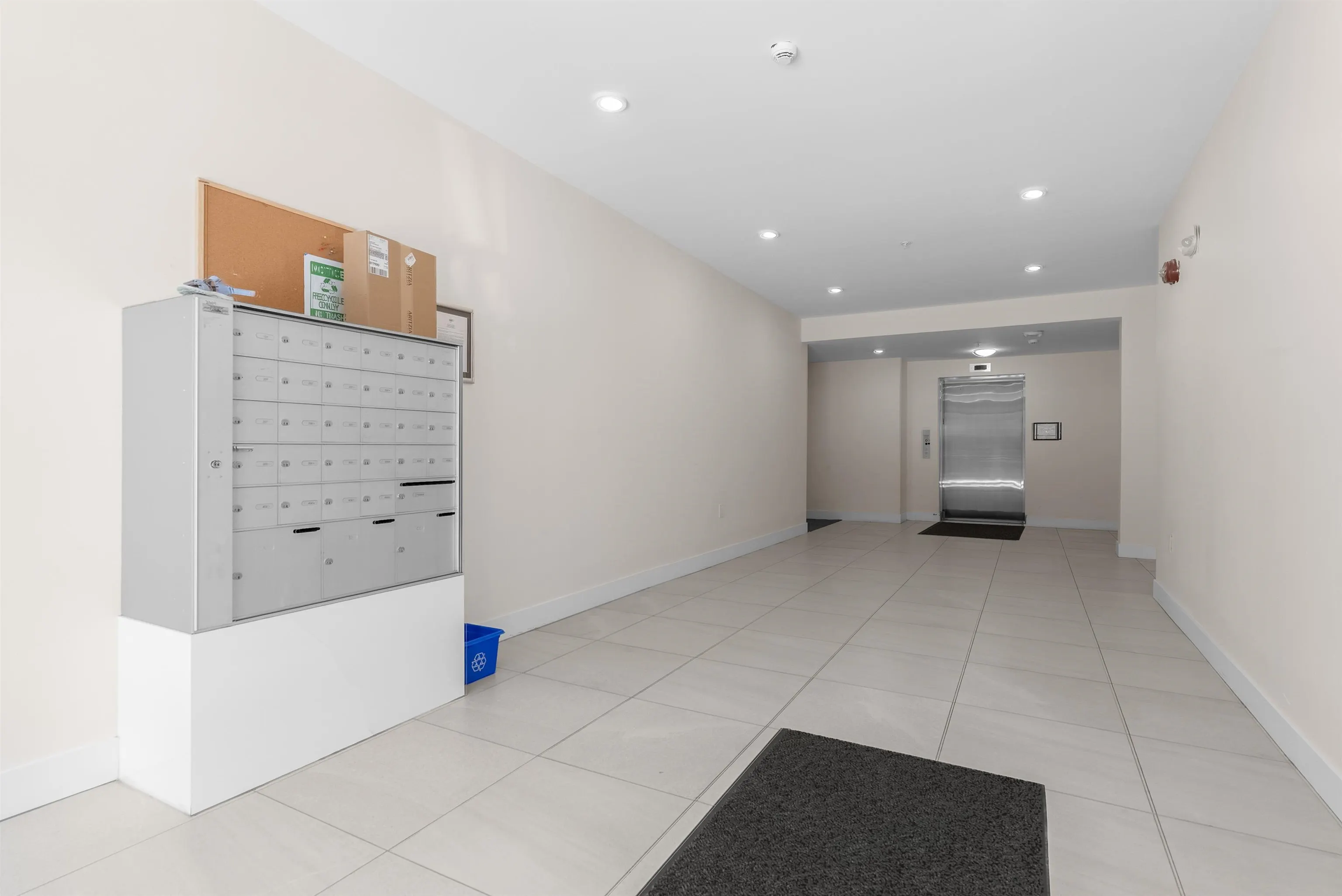 2389 Hawthorne Avenue #401