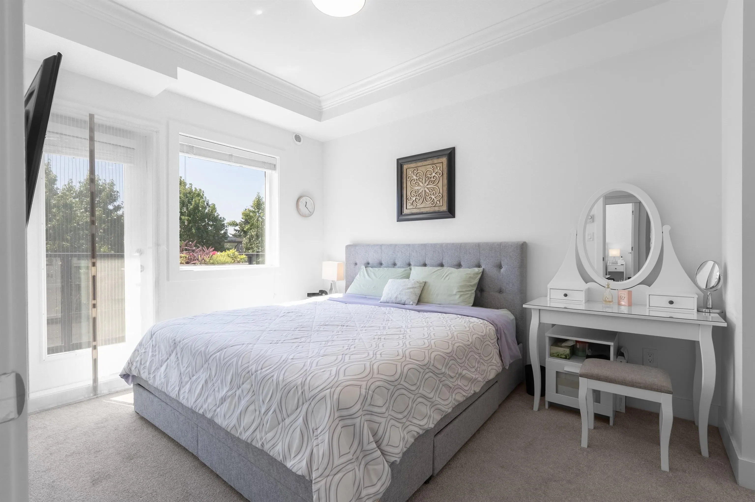2389 Hawthorne Avenue #401