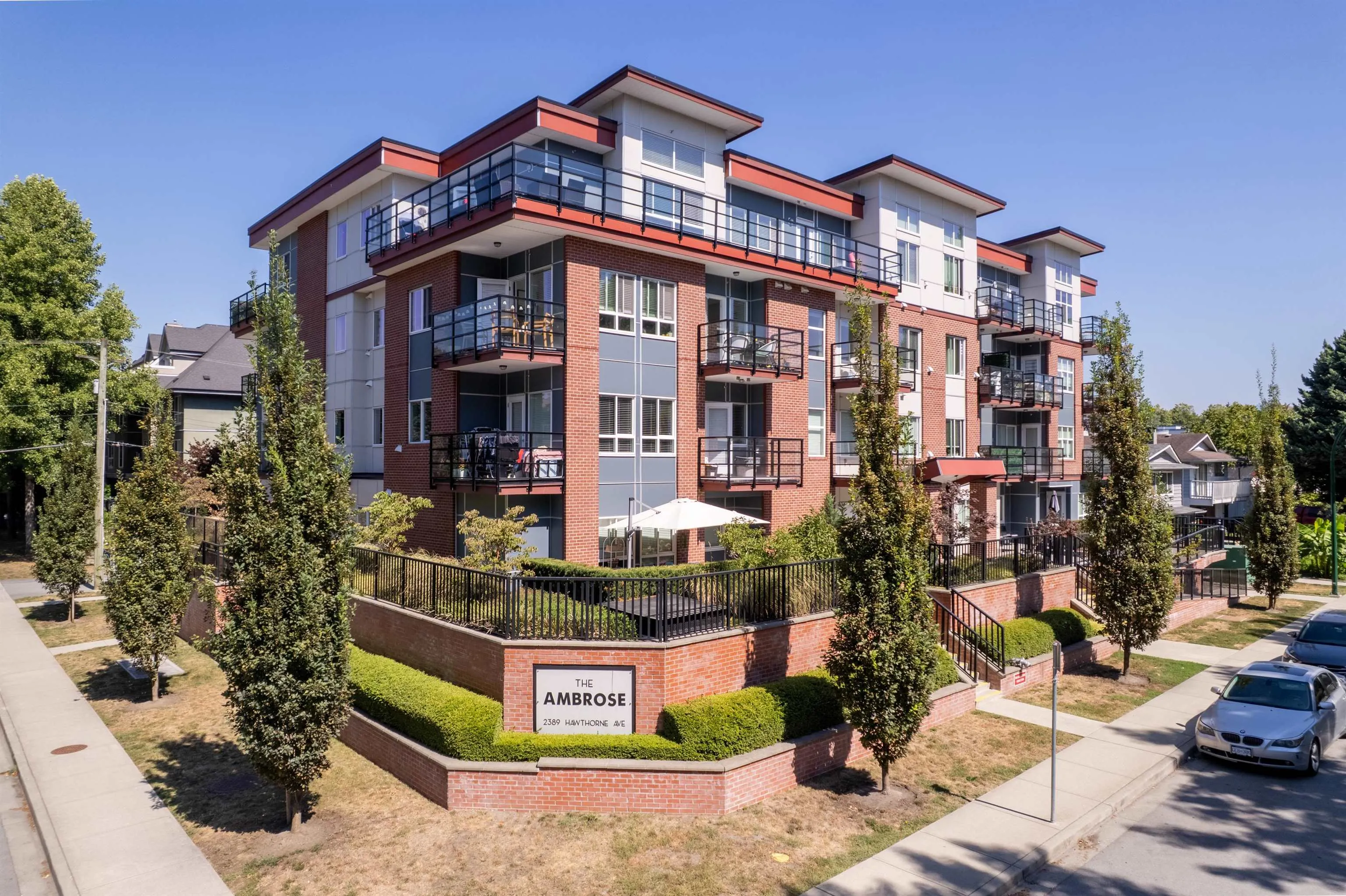 2389 Hawthorne Avenue #401