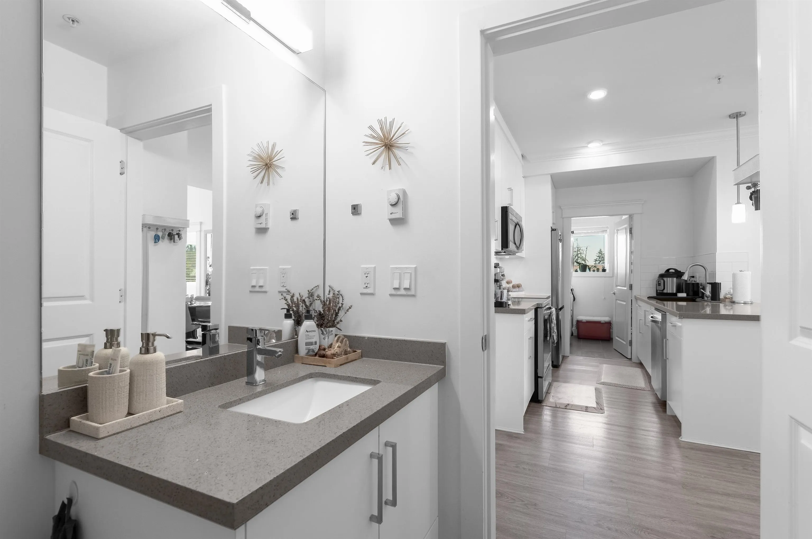 2389 Hawthorne Avenue #401