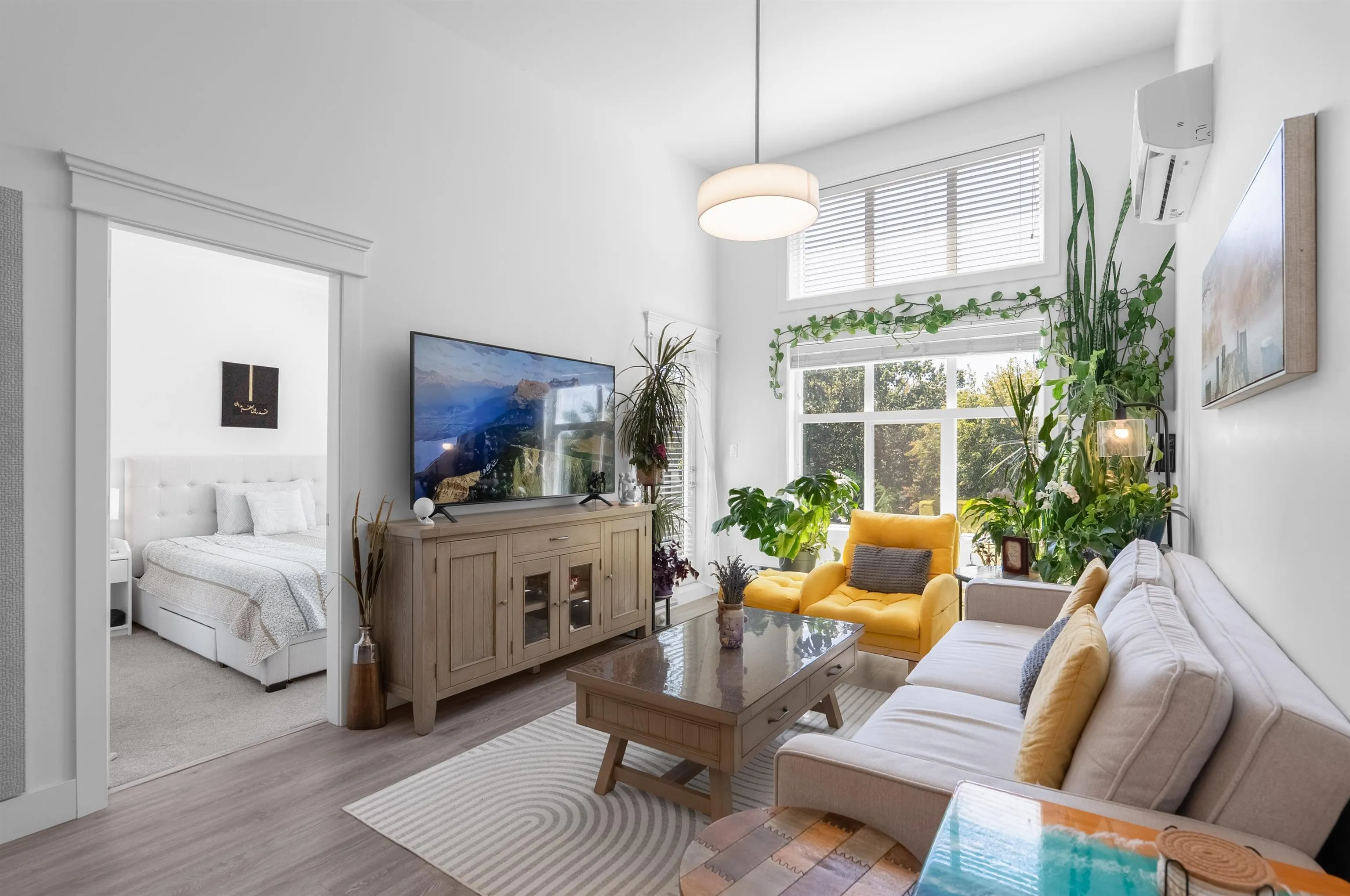 2389 Hawthorne Avenue #401