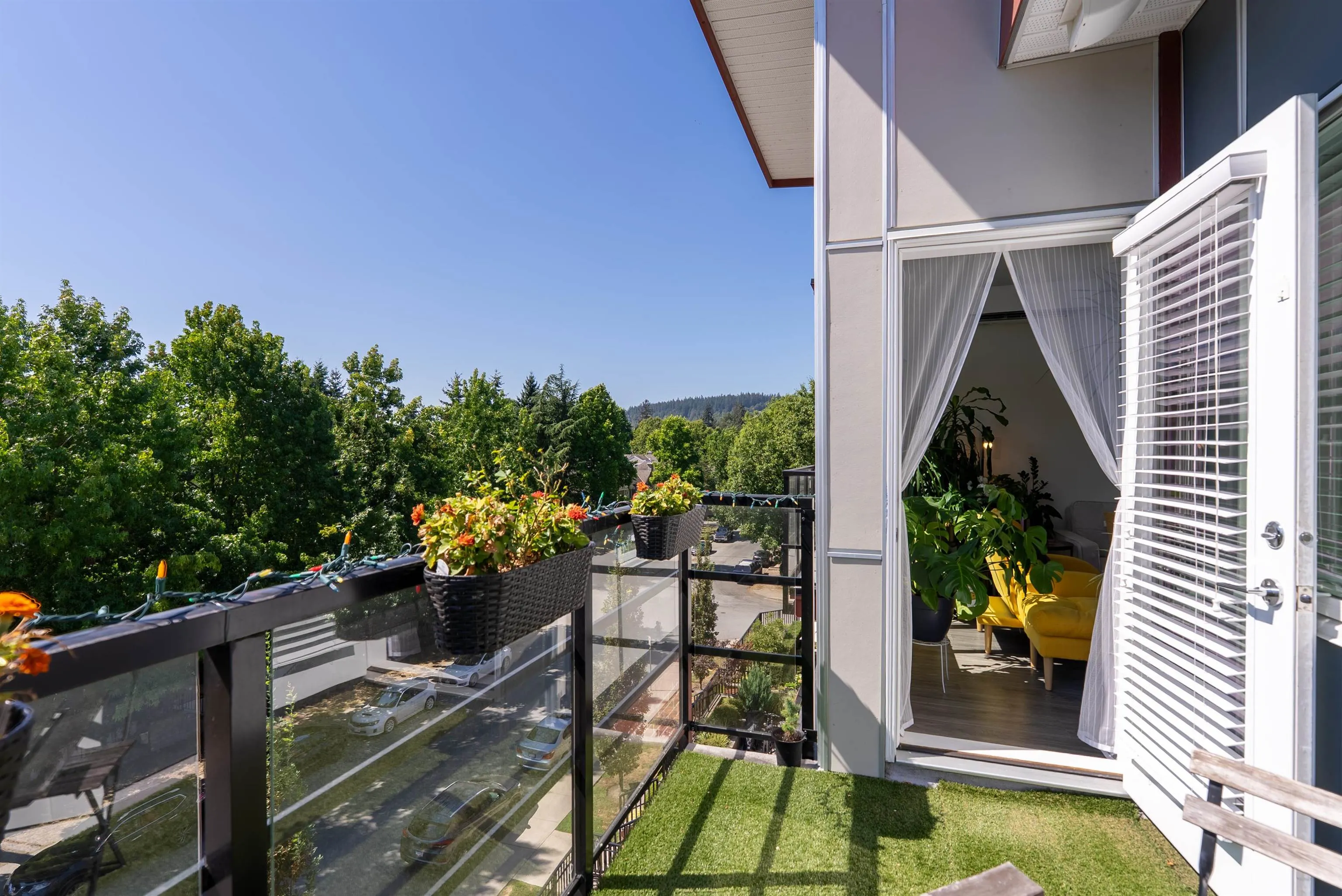 2389 Hawthorne Avenue #401