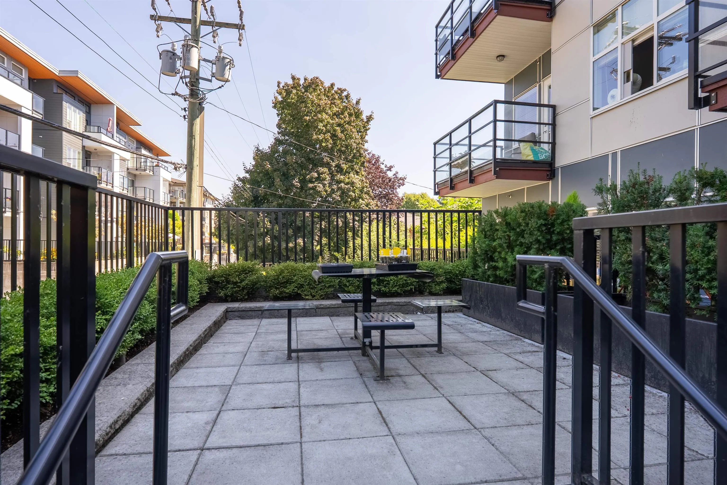 2389 Hawthorne Avenue #401