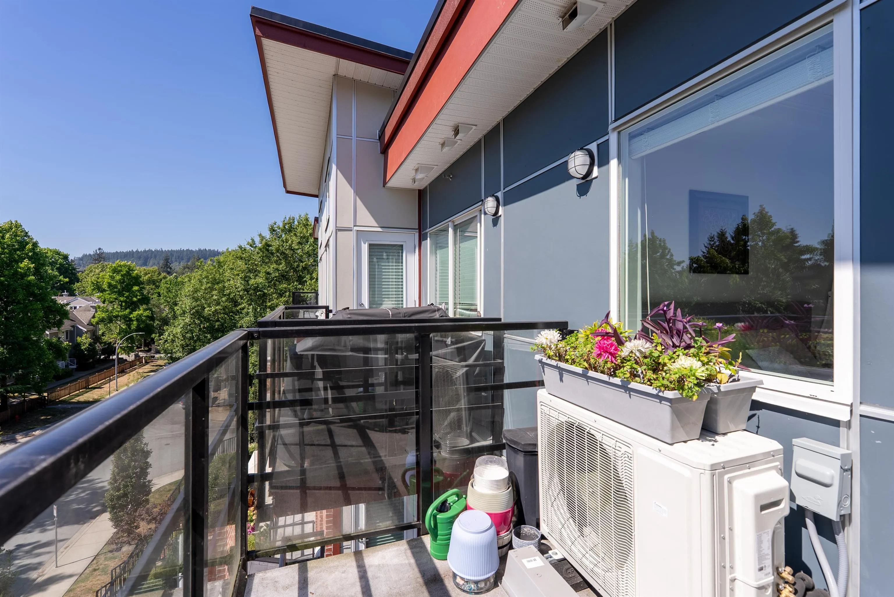 2389 Hawthorne Avenue #401