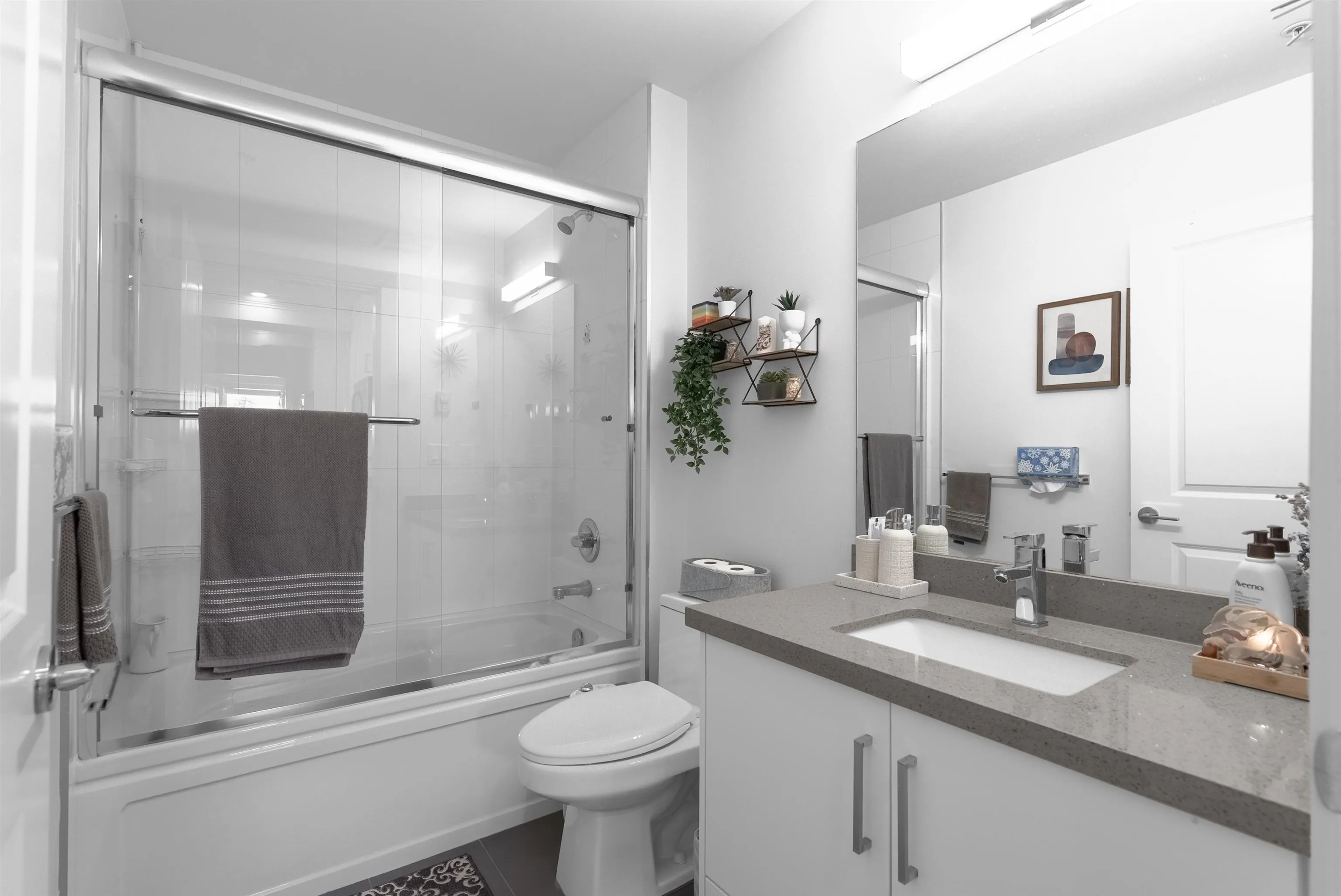 2389 Hawthorne Avenue #401