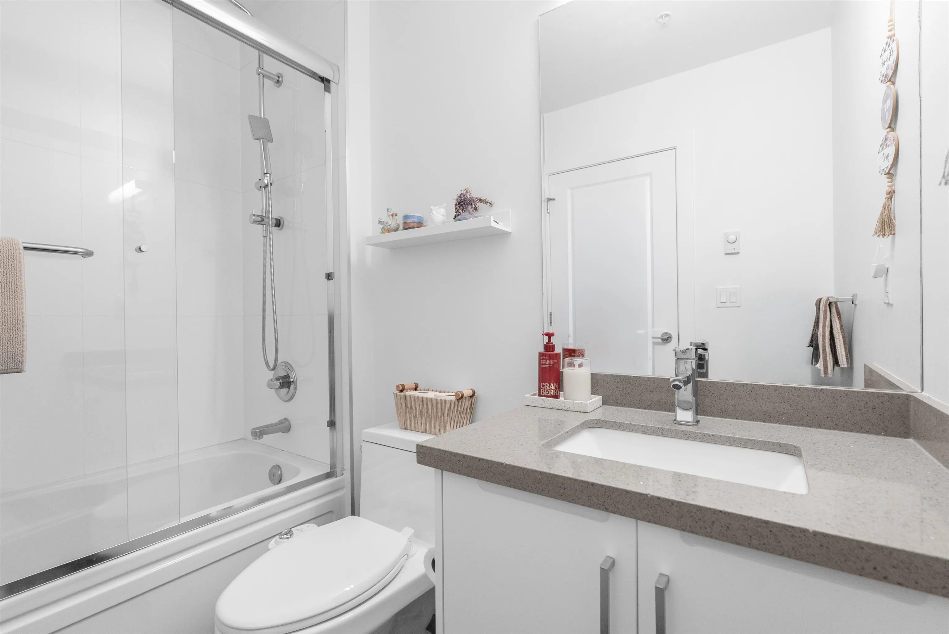 2389 Hawthorne Avenue #401