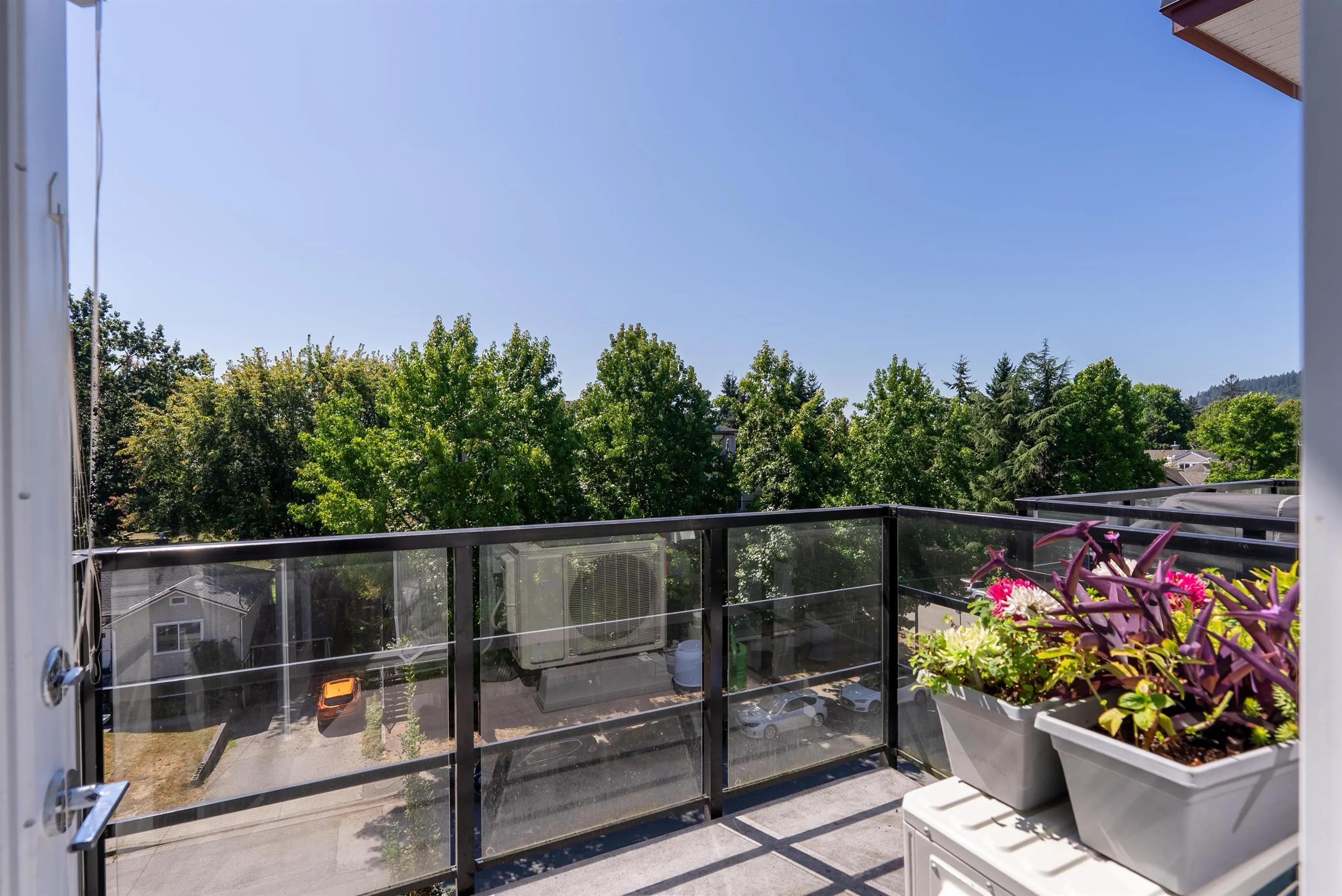 2389 Hawthorne Avenue #401