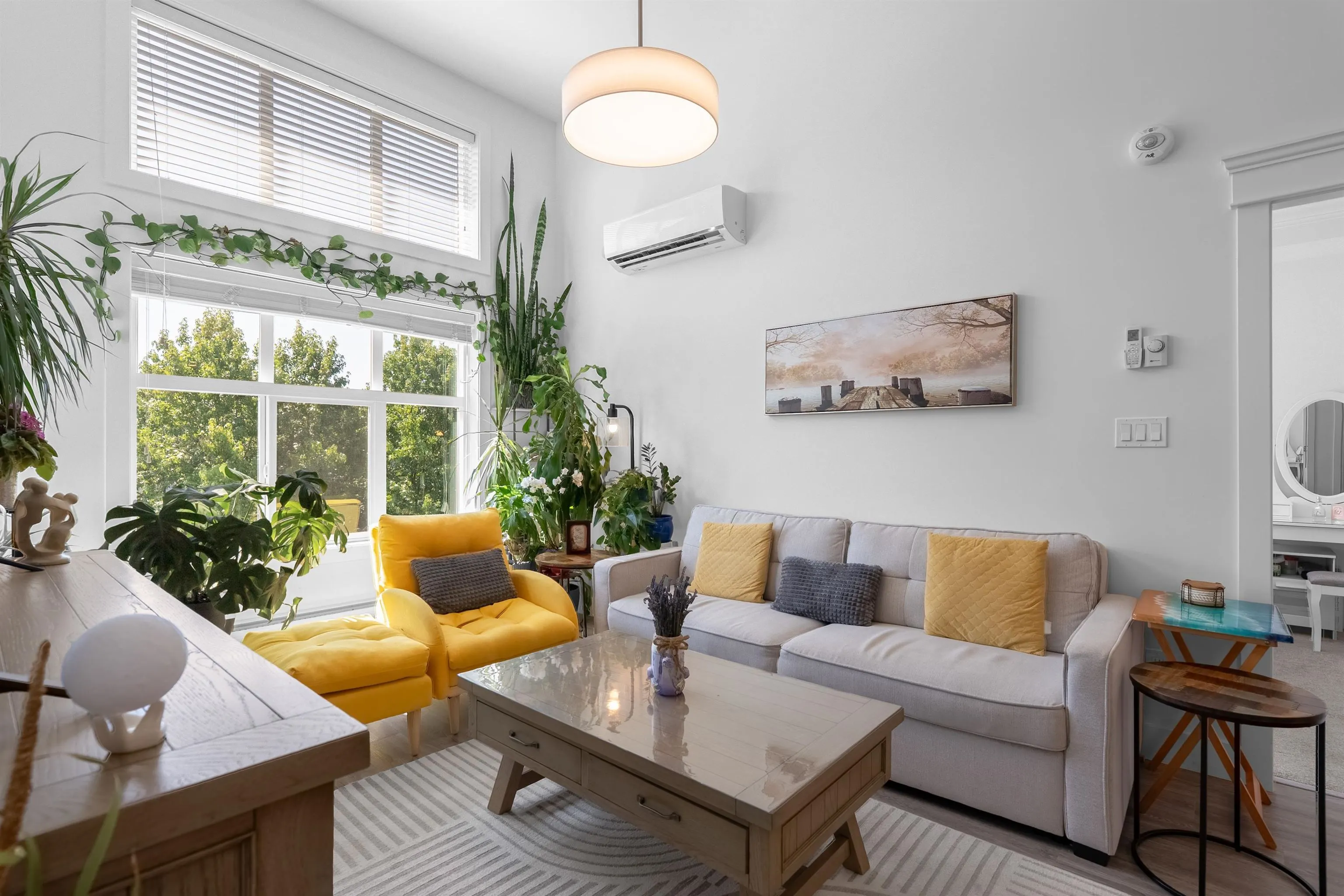 2389 Hawthorne Avenue #401