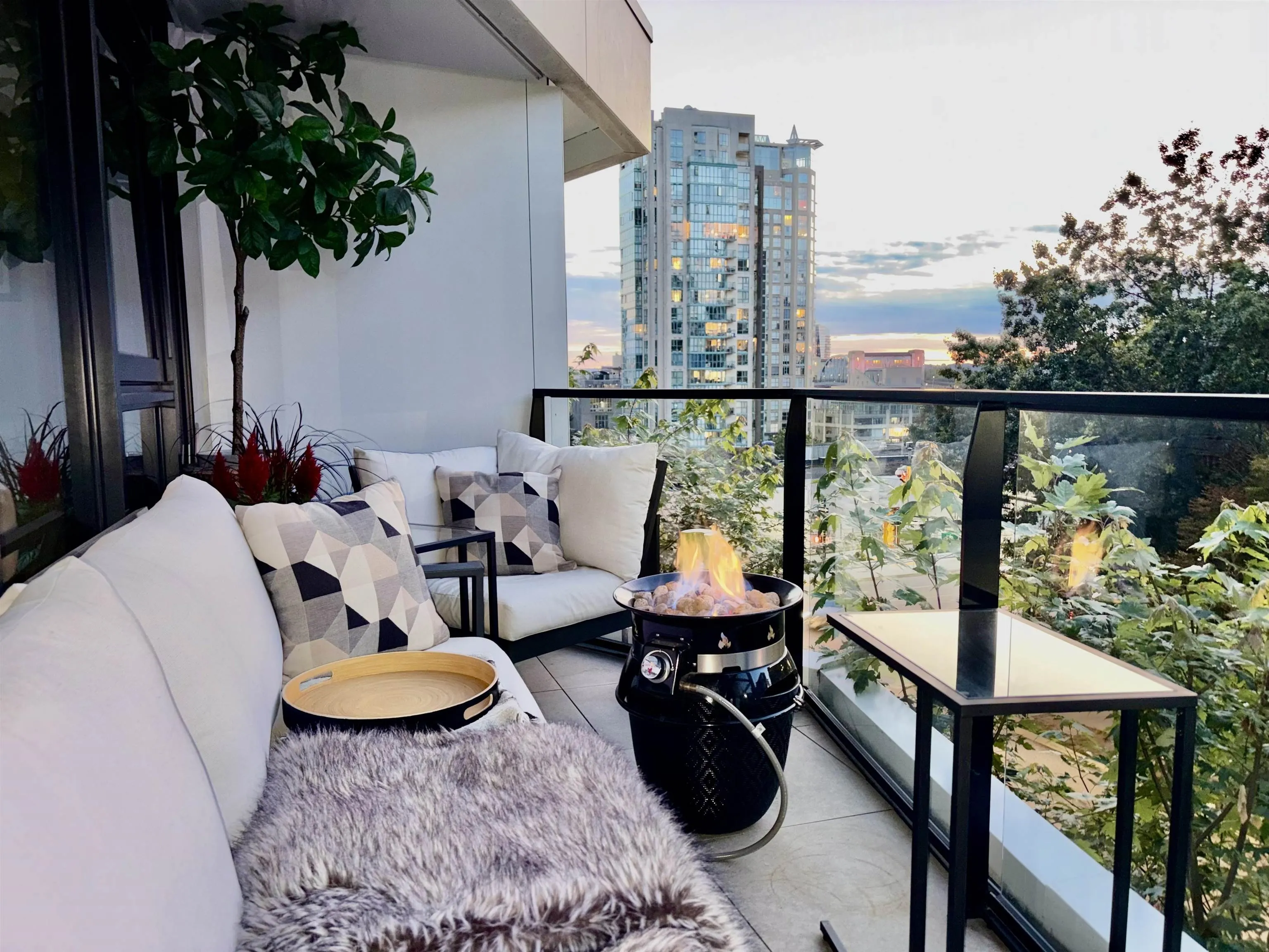889 Pacific Street #406