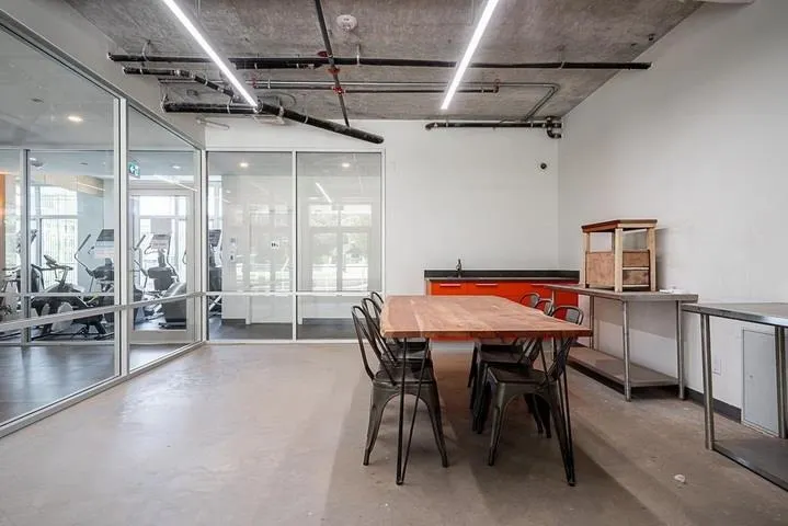 285 E 10th Avenue #1512