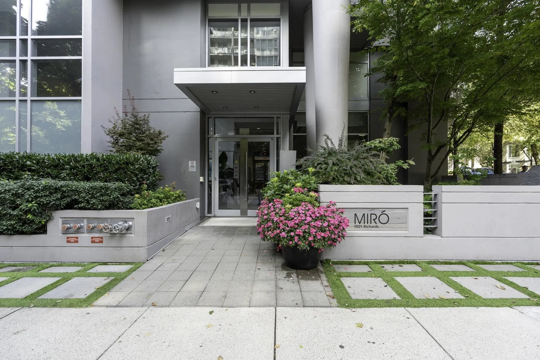 1001 Richards Street #1702