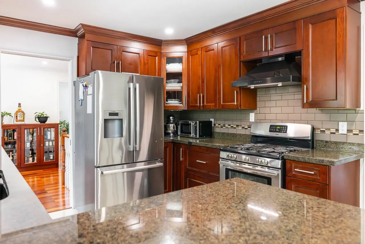 432 Riverview Crescent
