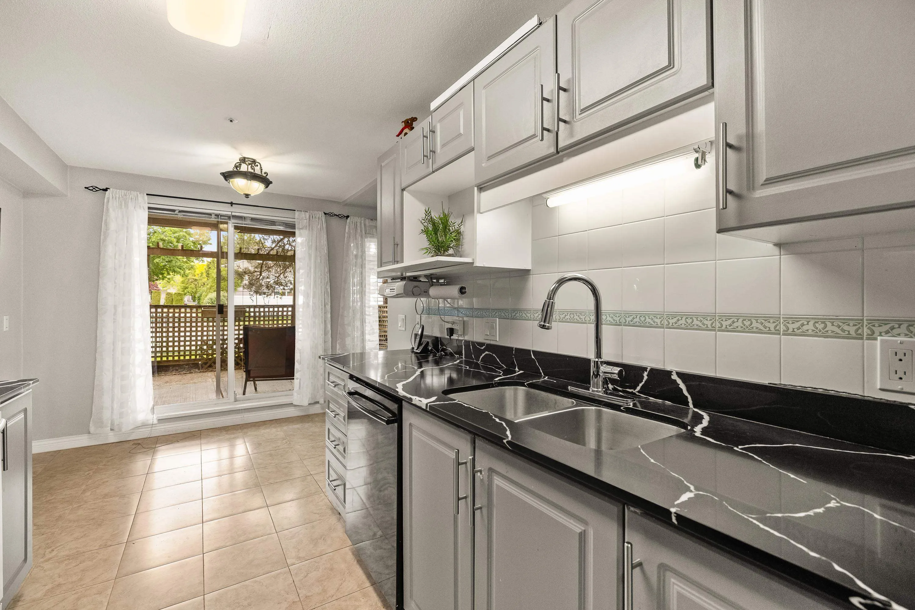 20433 53 Avenue #104