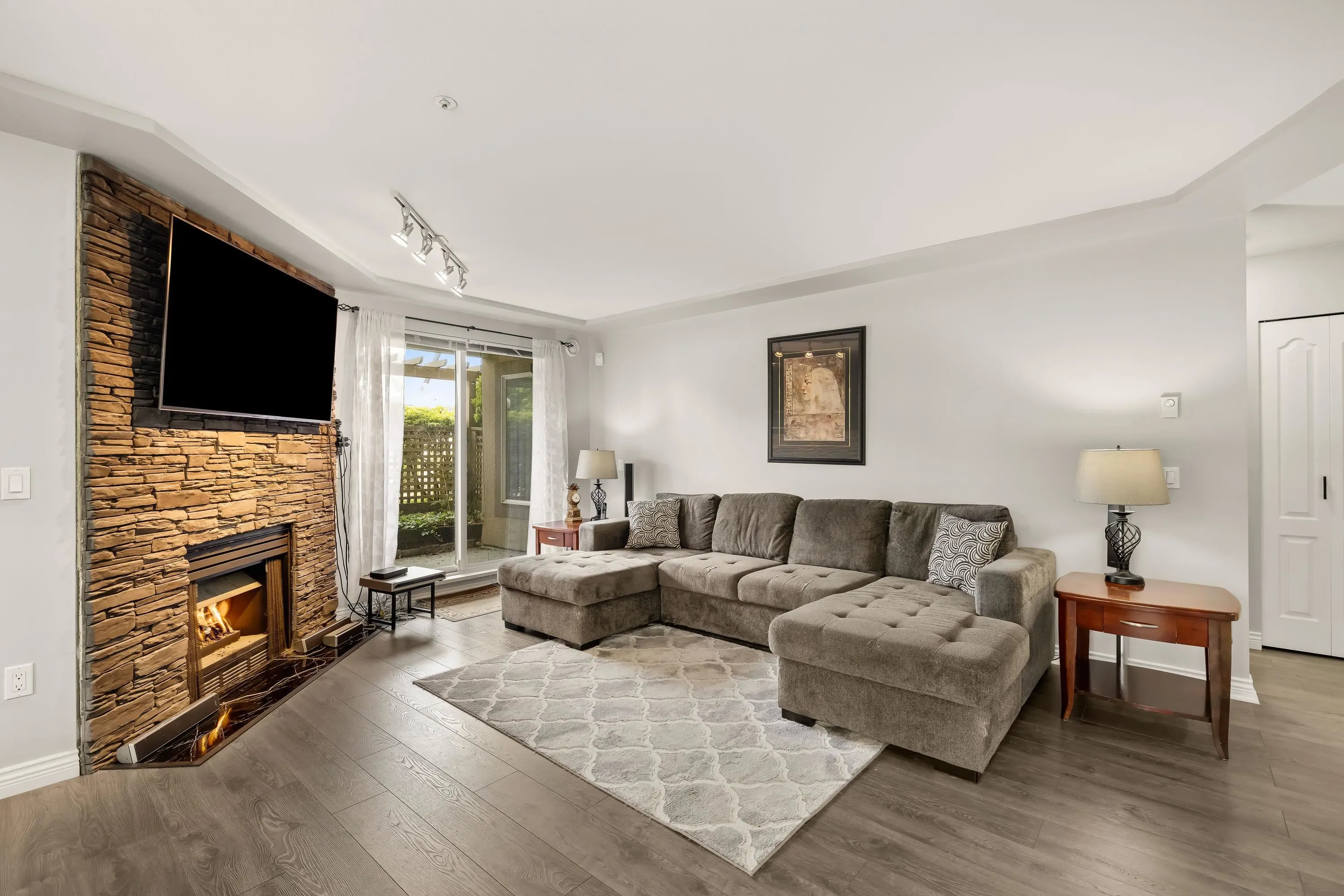 20433 53 Avenue #104