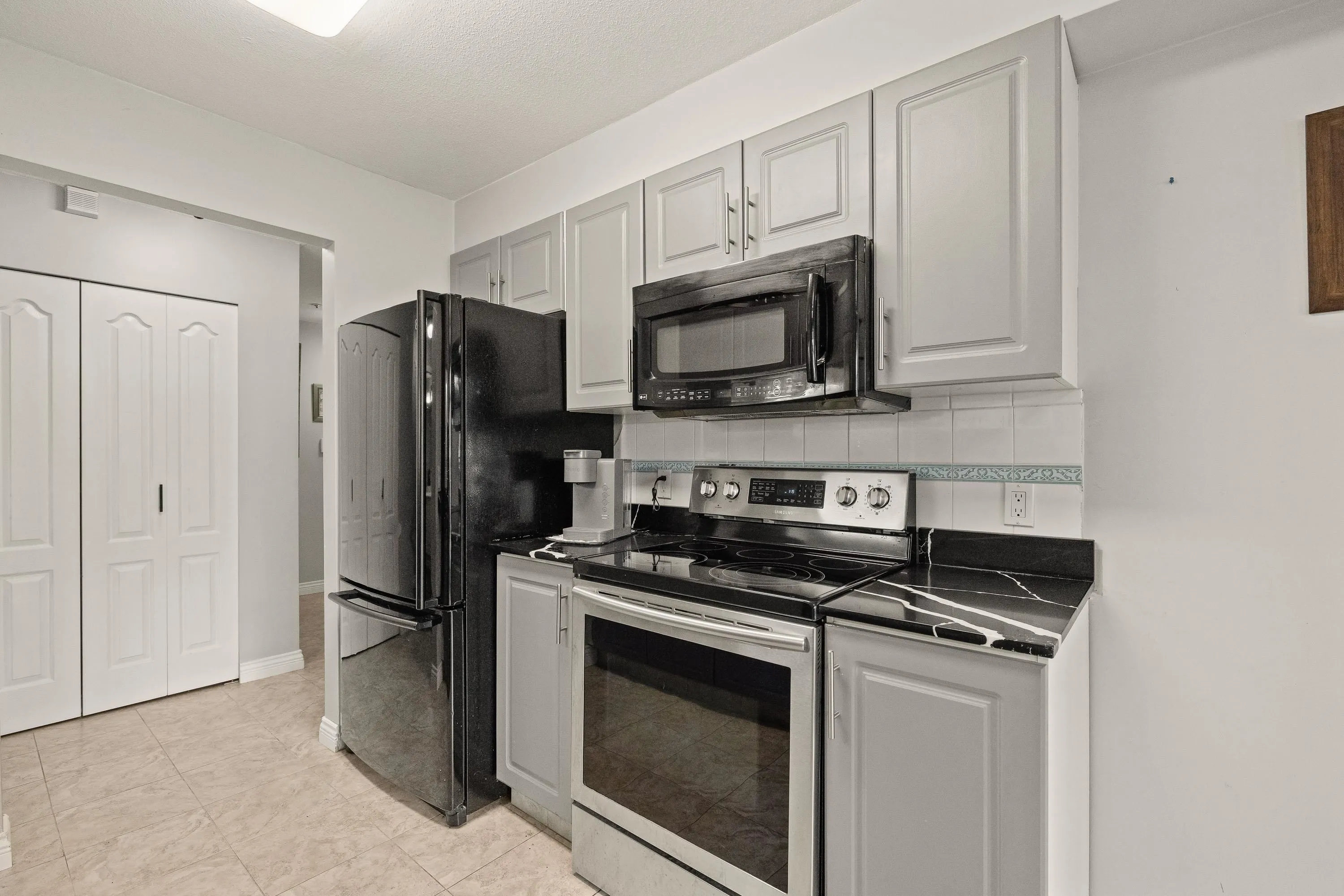 20433 53 Avenue #104