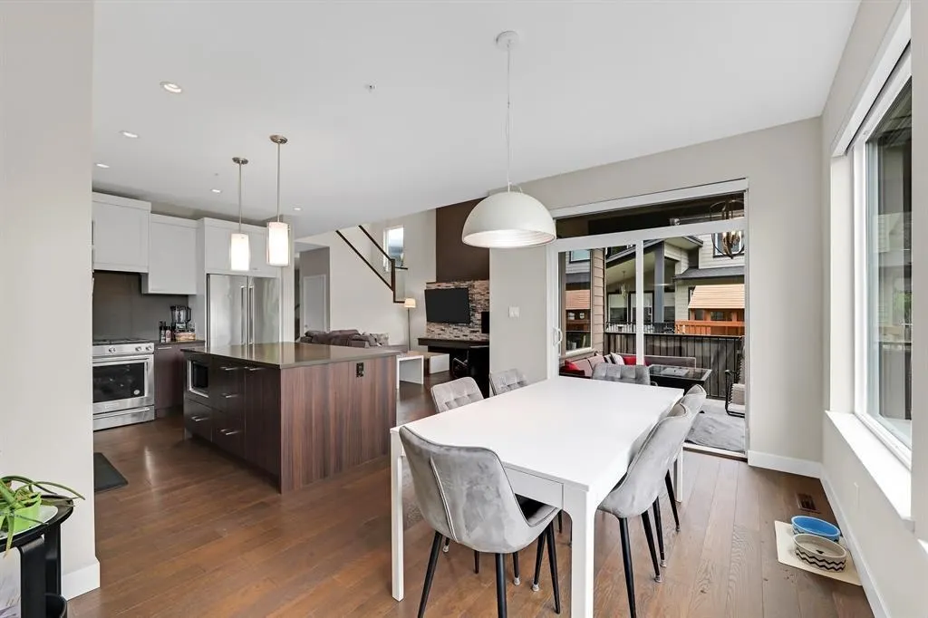 39340 Falcon Crescent