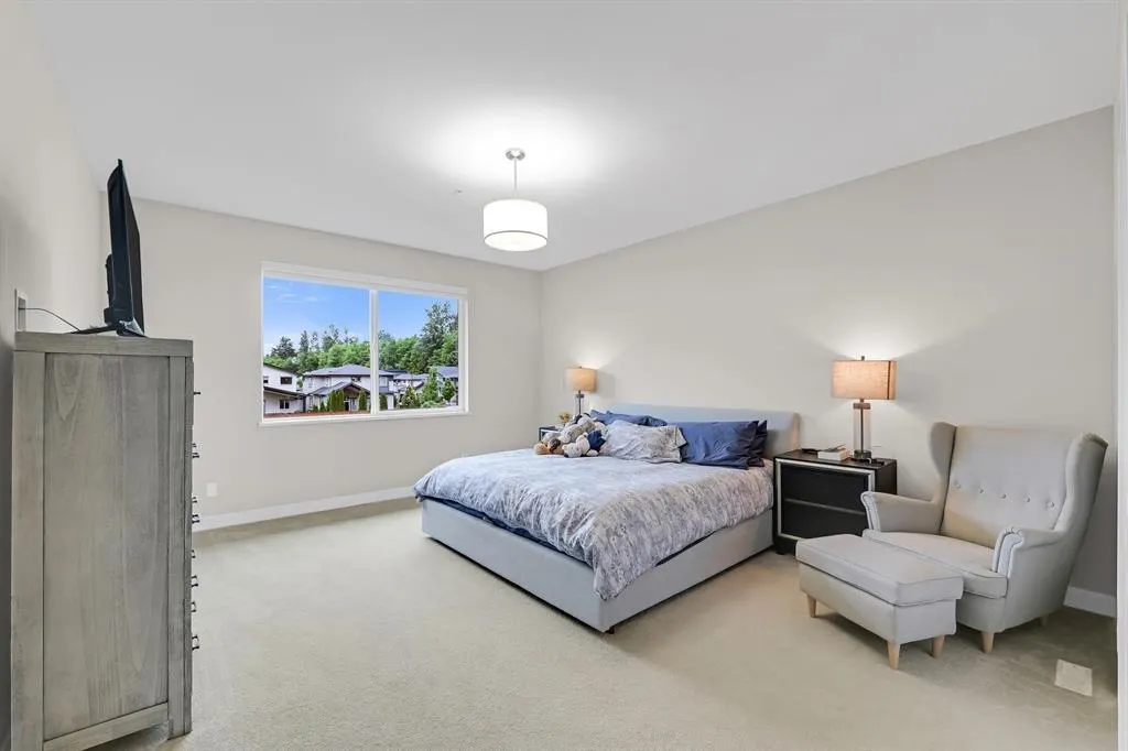 39340 Falcon Crescent