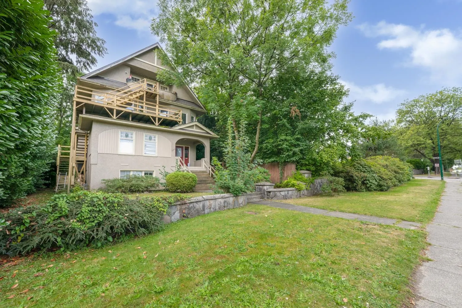 236 W 12th Avenue