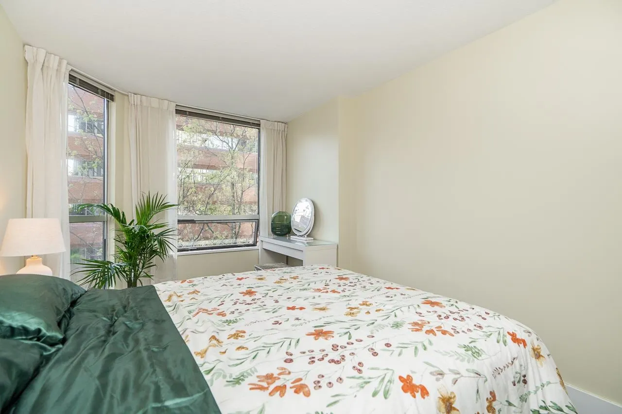 811 Helmcken Street #403