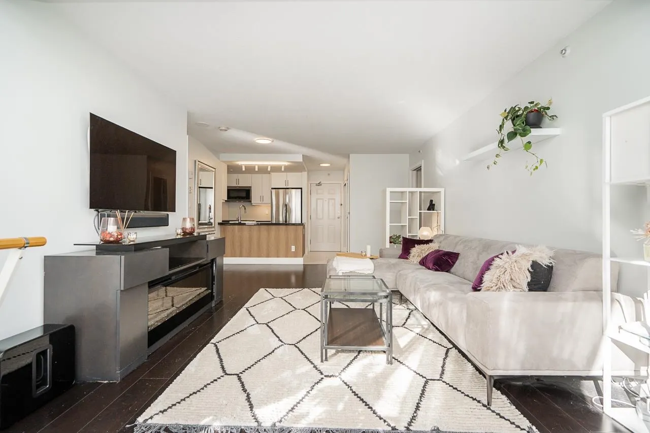 811 Helmcken Street #403