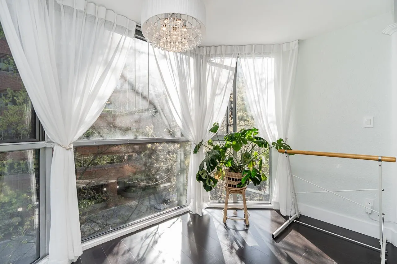 811 Helmcken Street #403