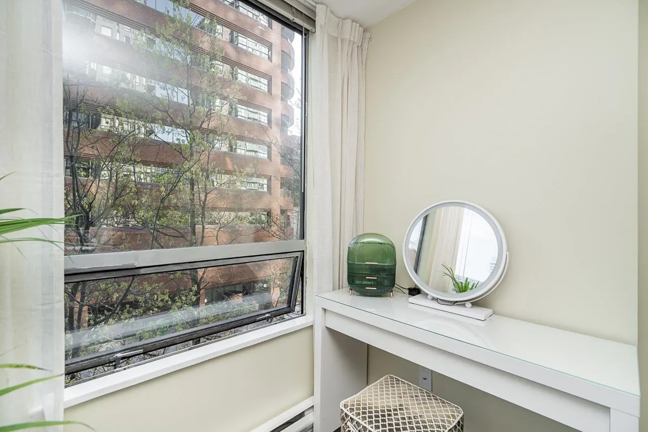 811 Helmcken Street #403