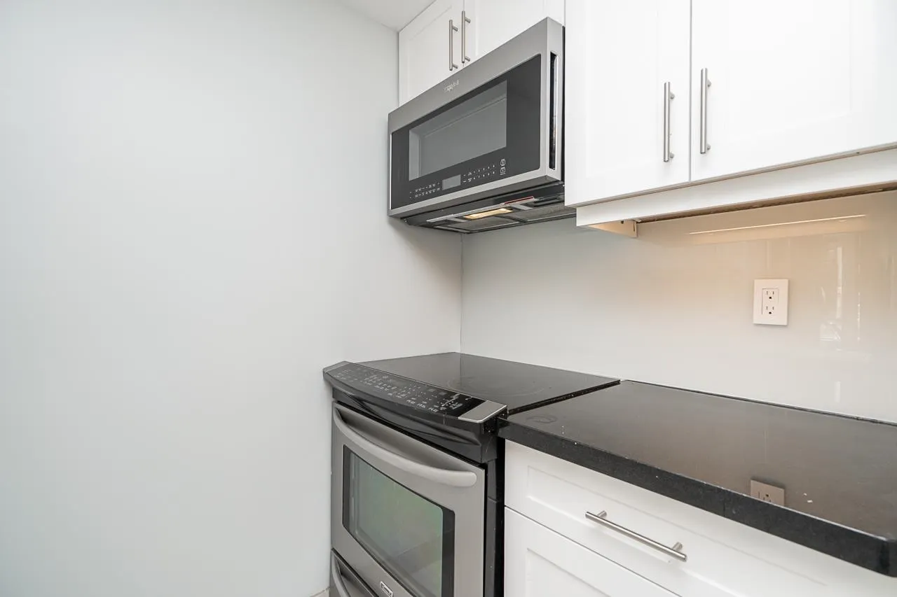 811 Helmcken Street #403