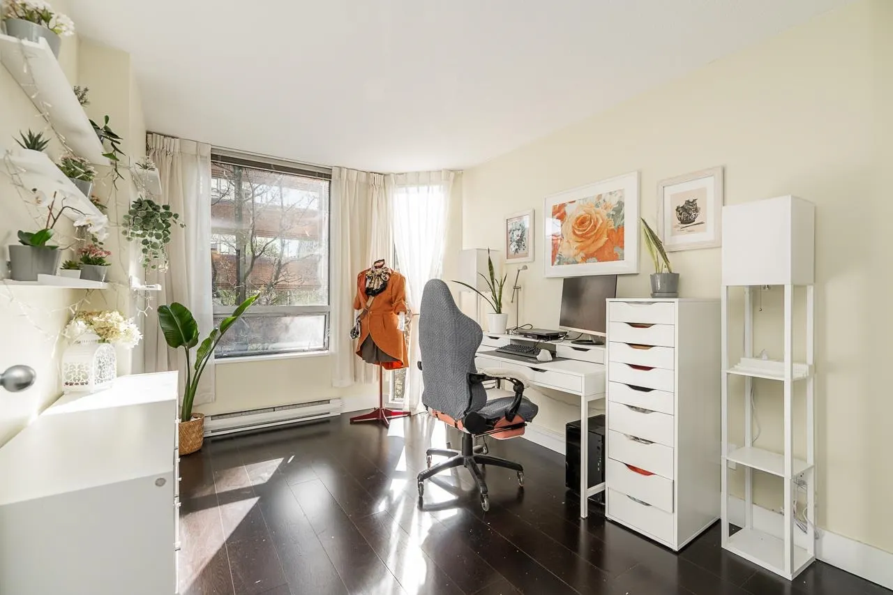 811 Helmcken Street #403