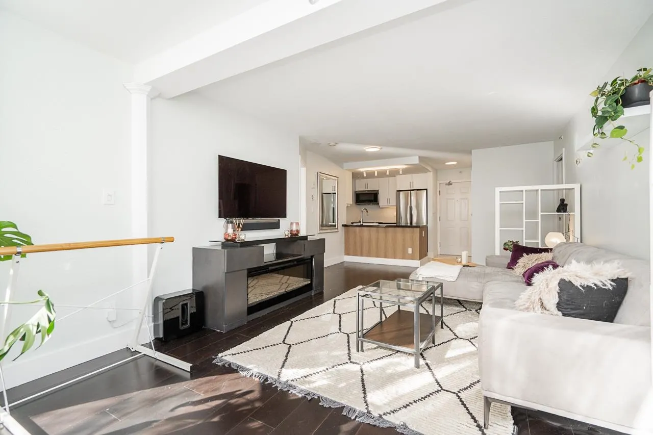 811 Helmcken Street #403