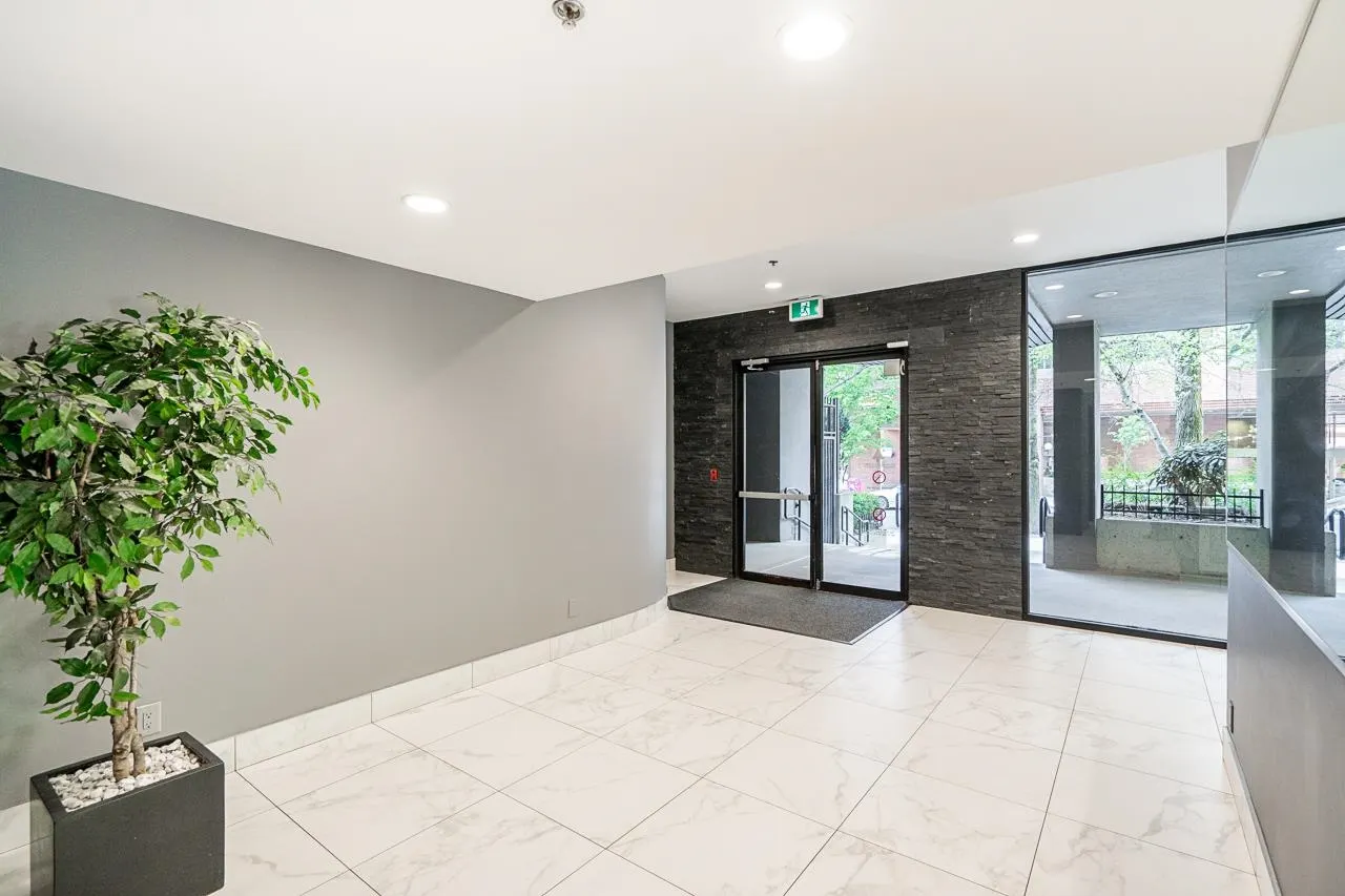 811 Helmcken Street #403
