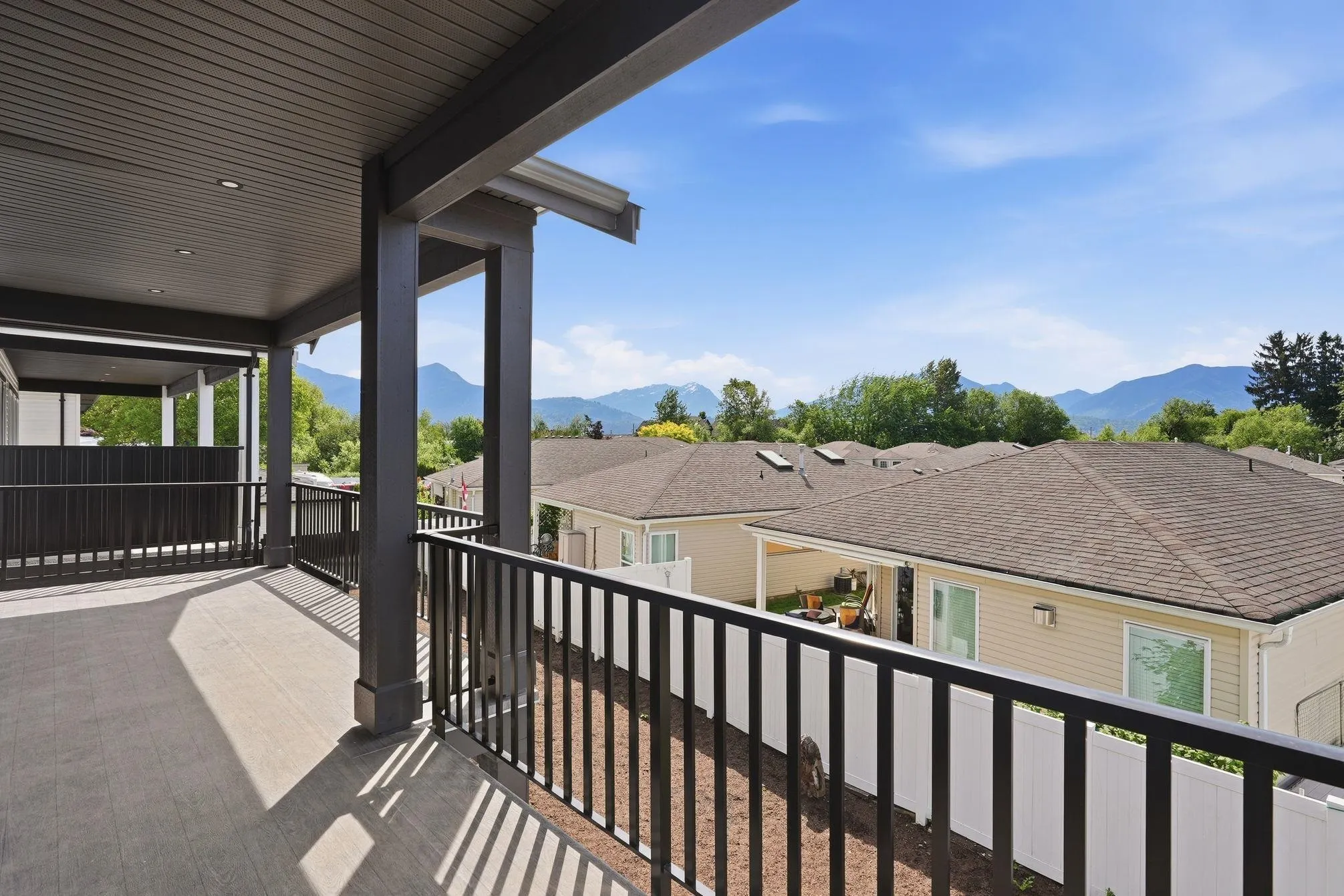 46046 Southlands Crescent