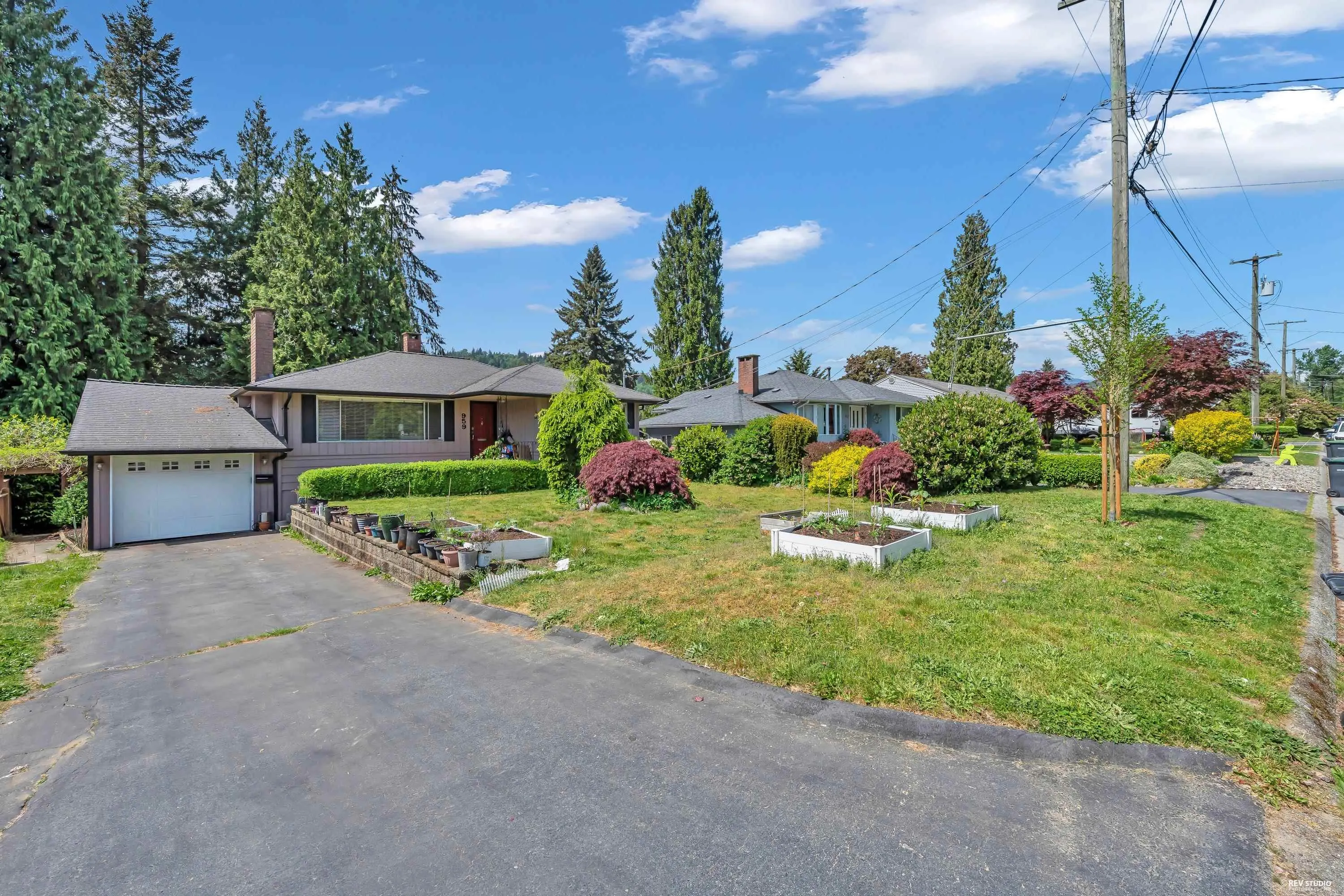 959 Caithness Crescent