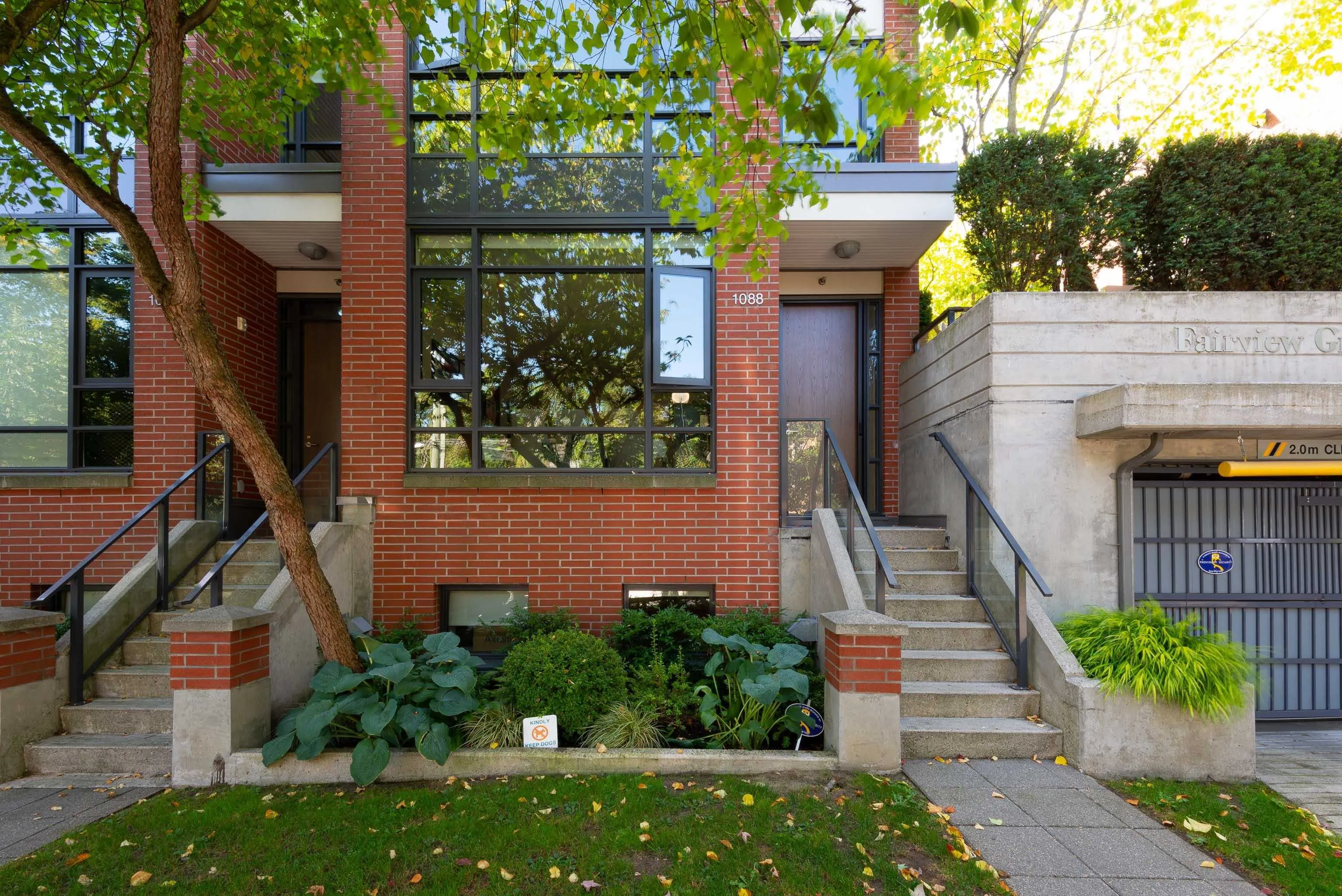1088 W 7th Avenue