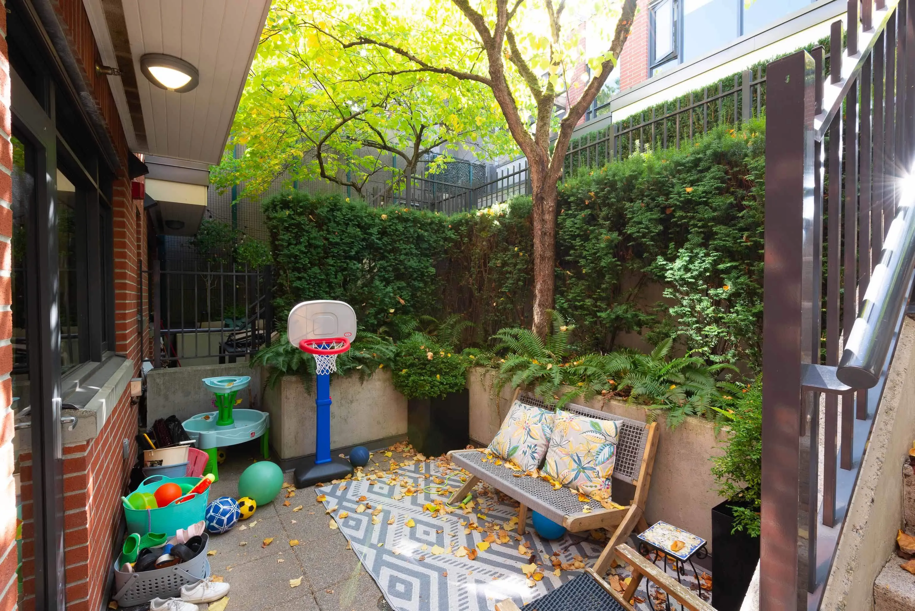 1088 W 7th Avenue