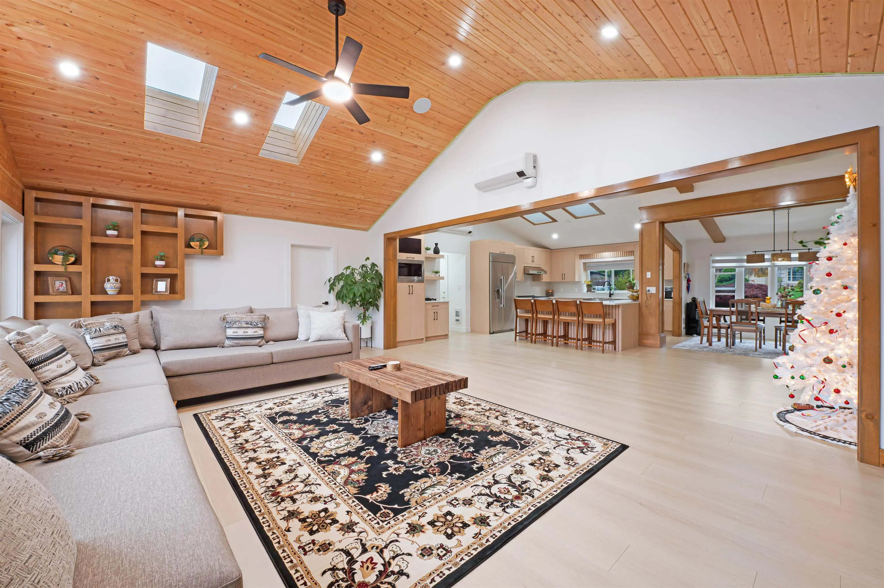 15435 Killarney Place