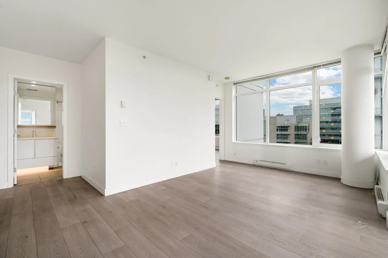 200 Nelson's Crescent #907