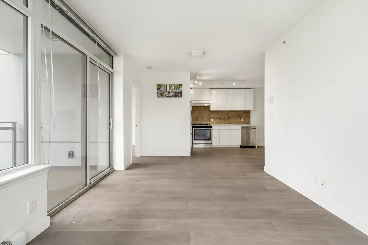 200 Nelson's Crescent #907