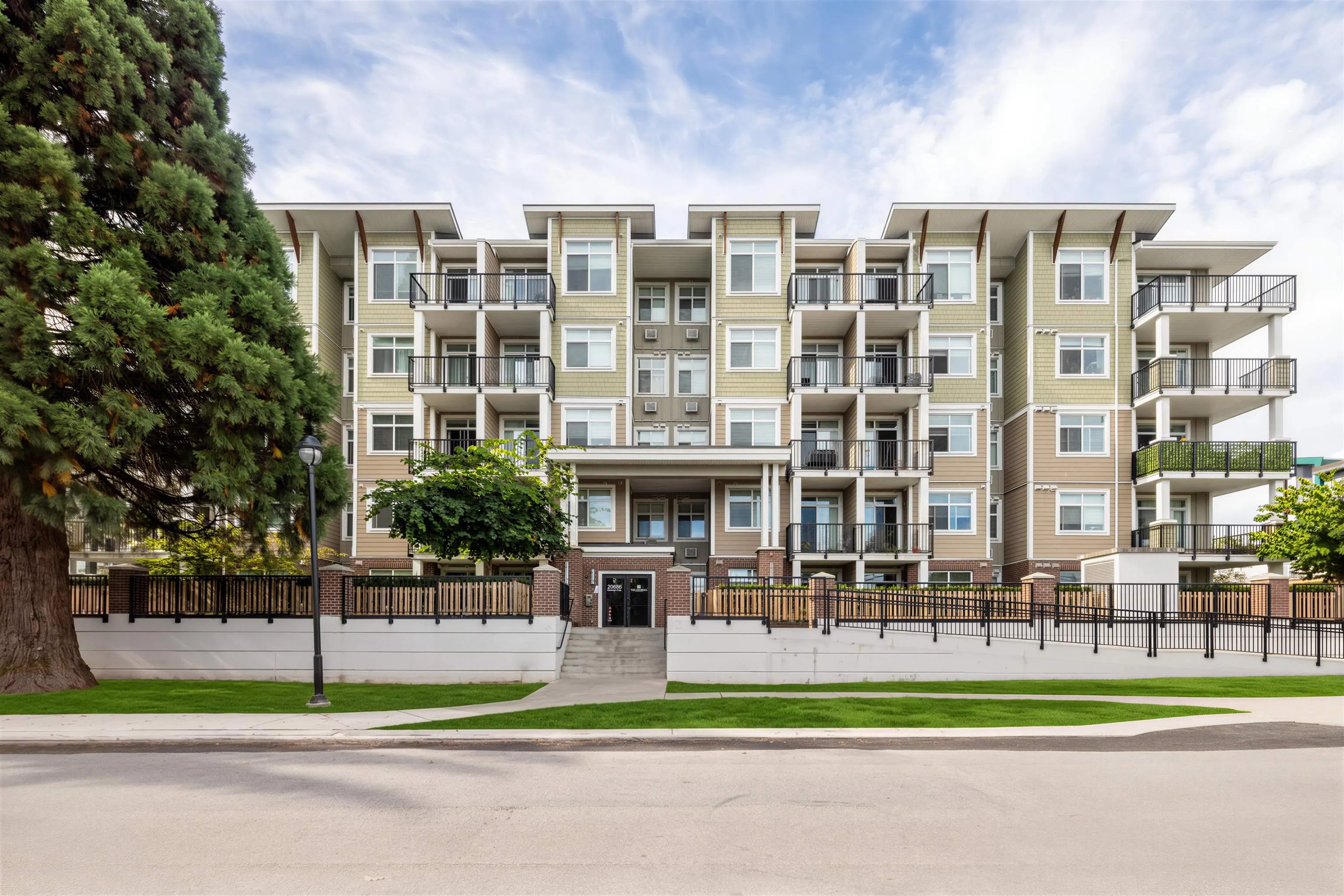 20686 Eastleigh Crescent #209