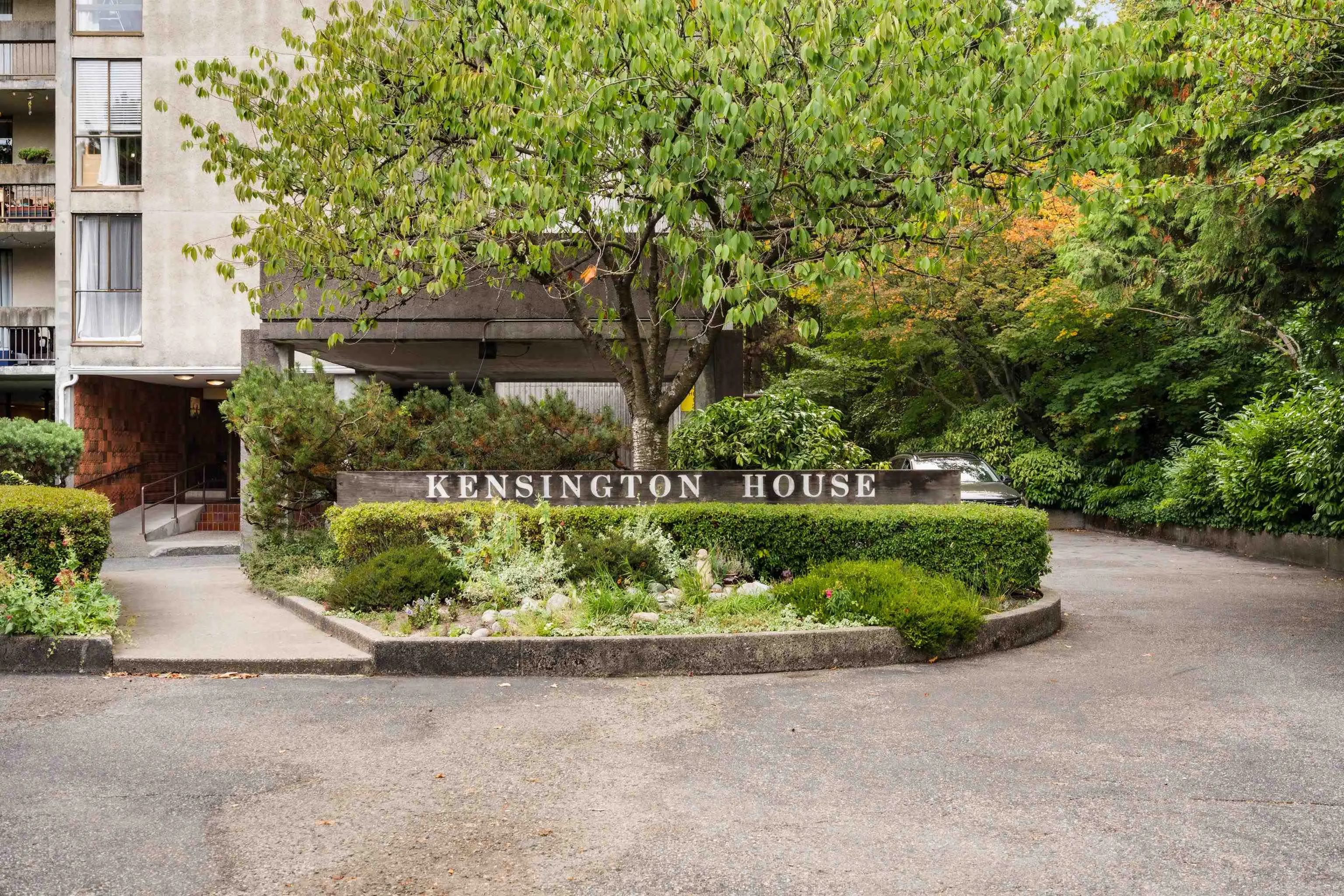 6689 Willingdon Avenue #704