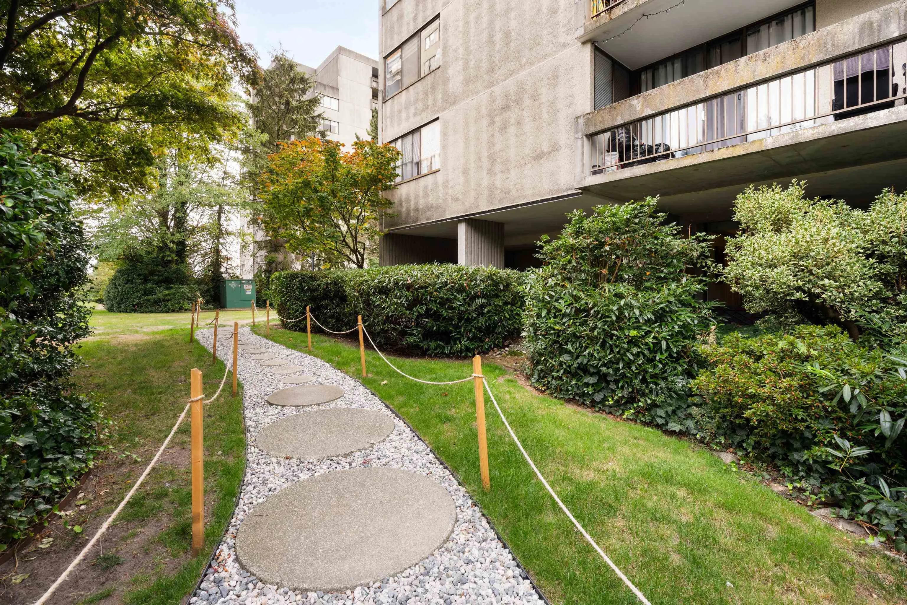 6689 Willingdon Avenue #704
