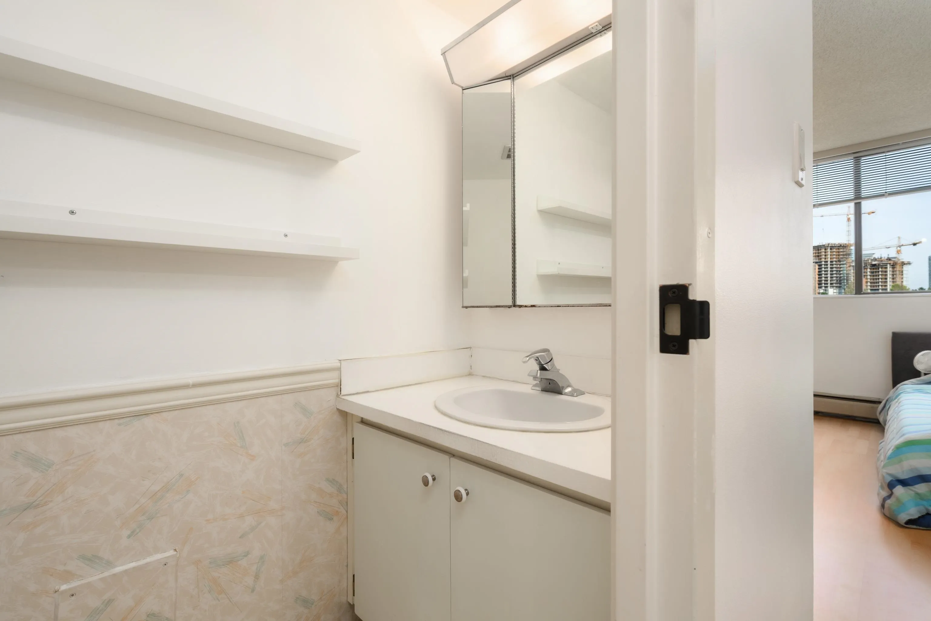 6689 Willingdon Avenue #704