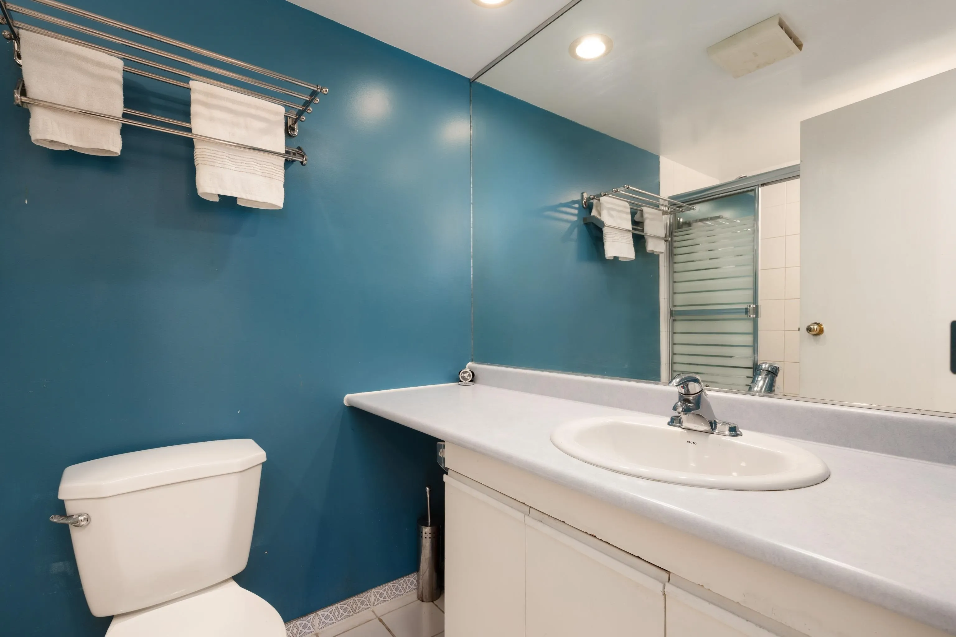 6689 Willingdon Avenue #704