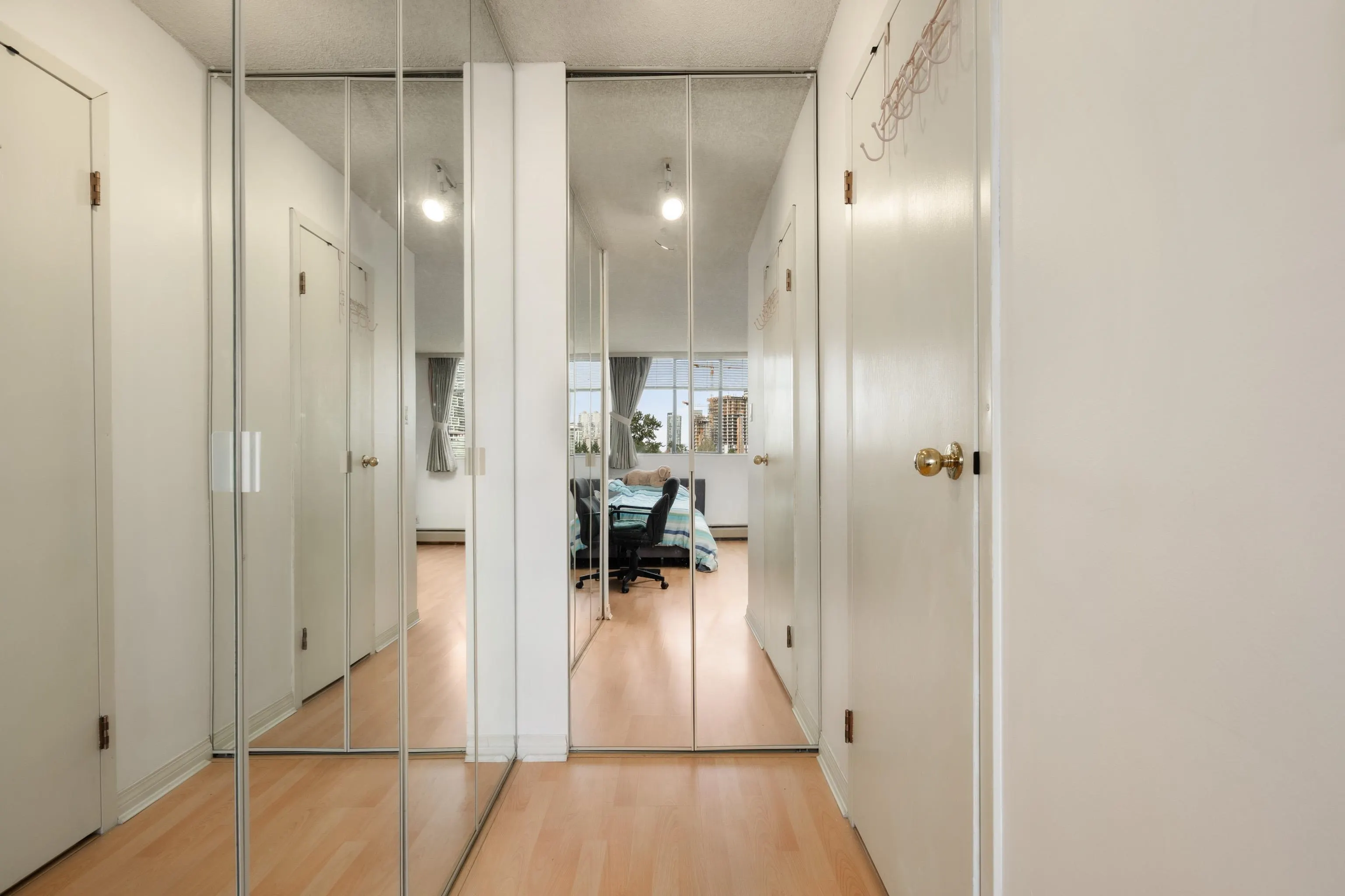 6689 Willingdon Avenue #704