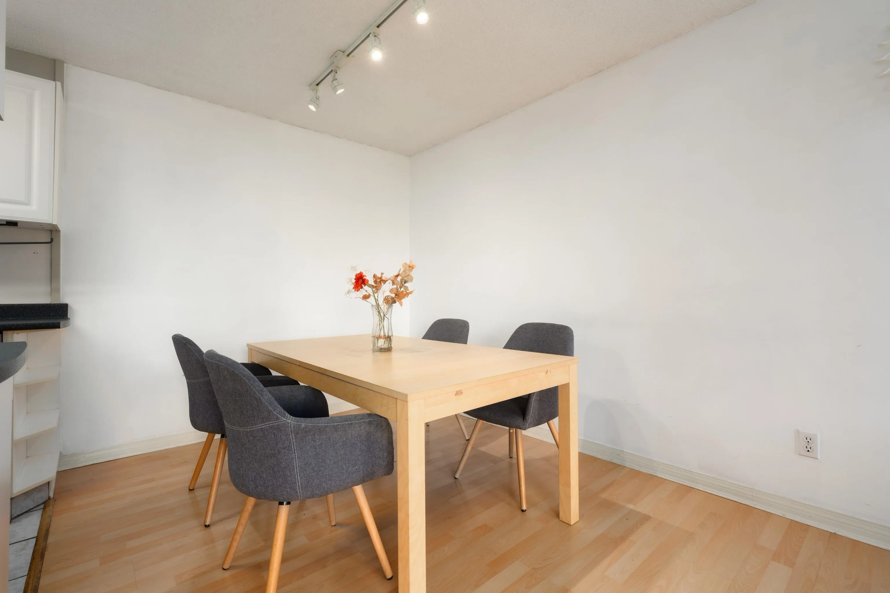 6689 Willingdon Avenue #704