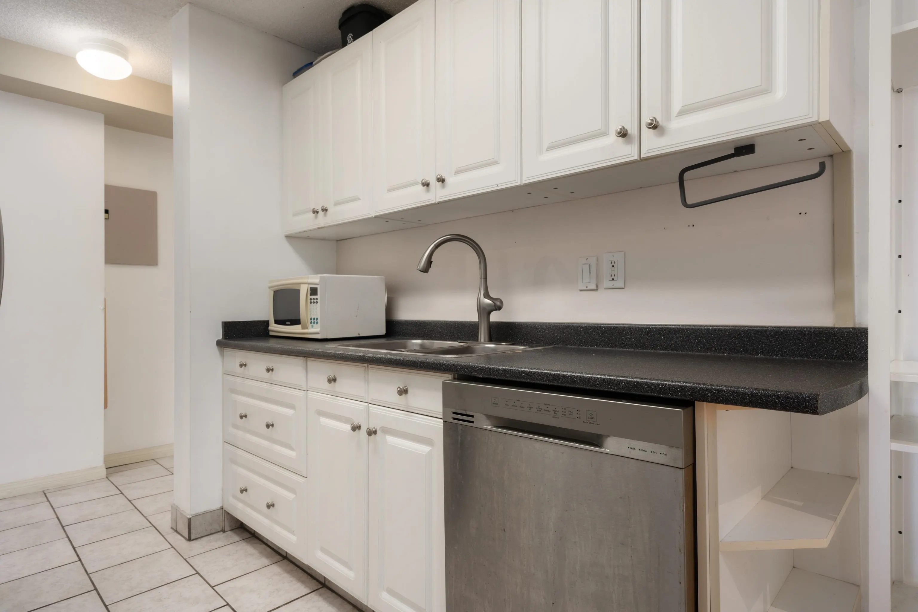 6689 Willingdon Avenue #704