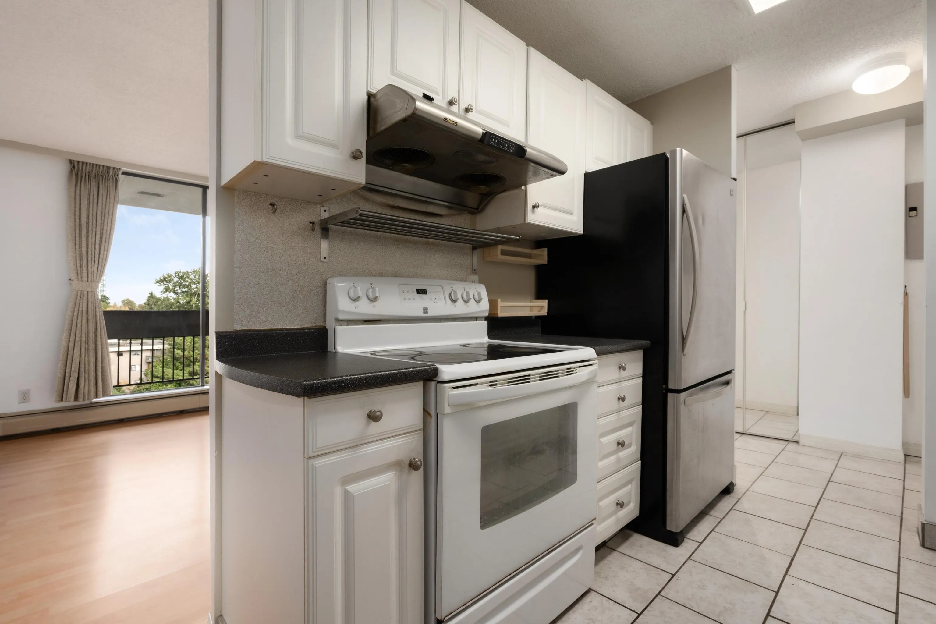 6689 Willingdon Avenue #704